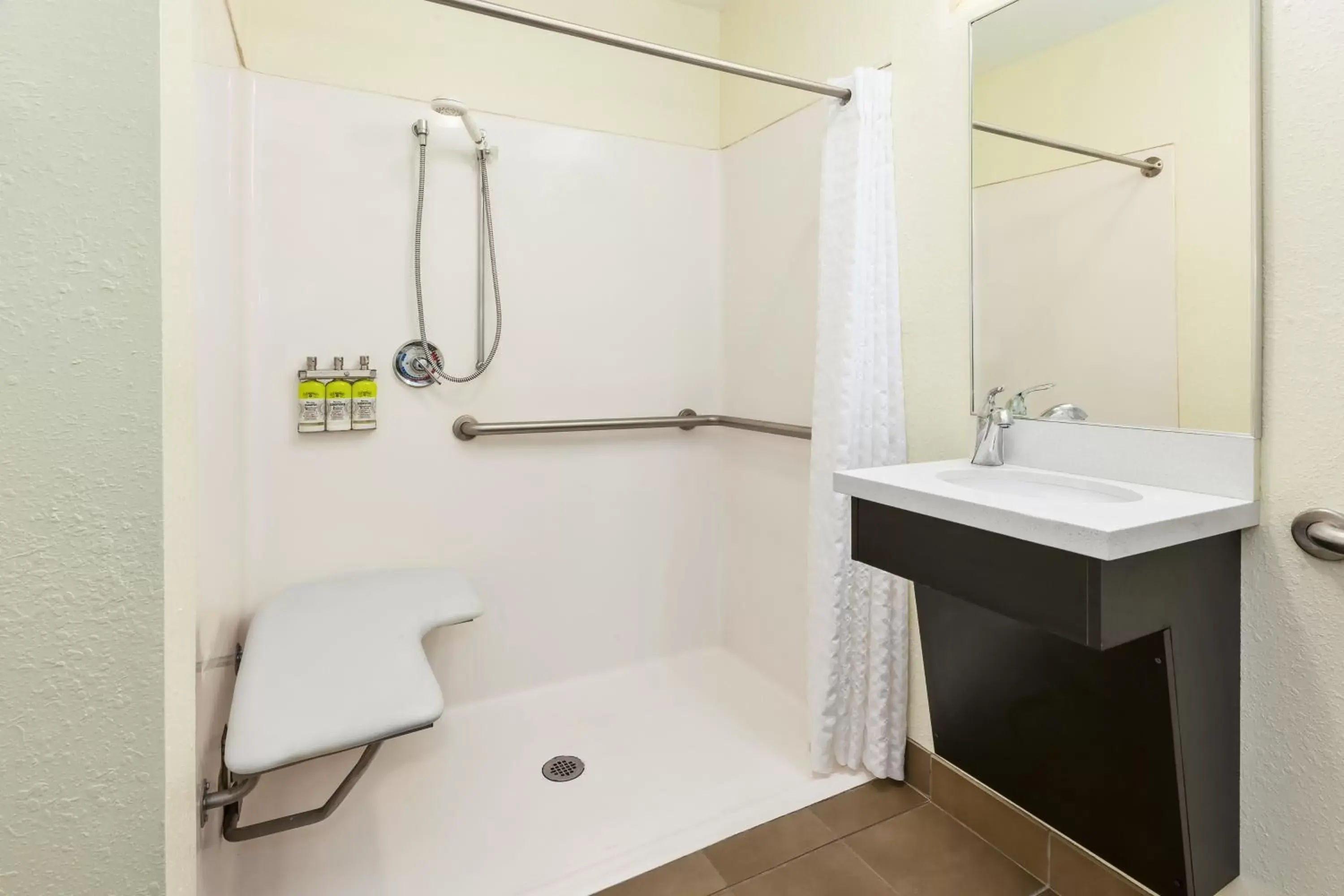 Shower, Bathroom in Candlewood Suites Rocky Mount, an IHG Hotel