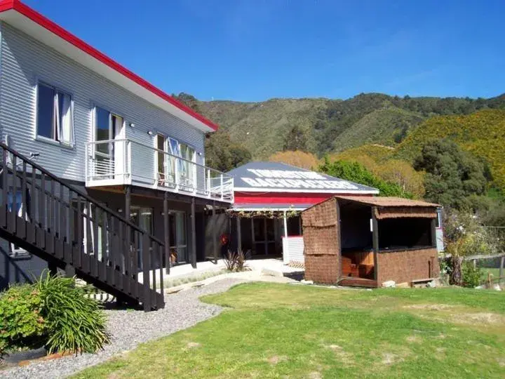Property Building in Tombstone Backpackers