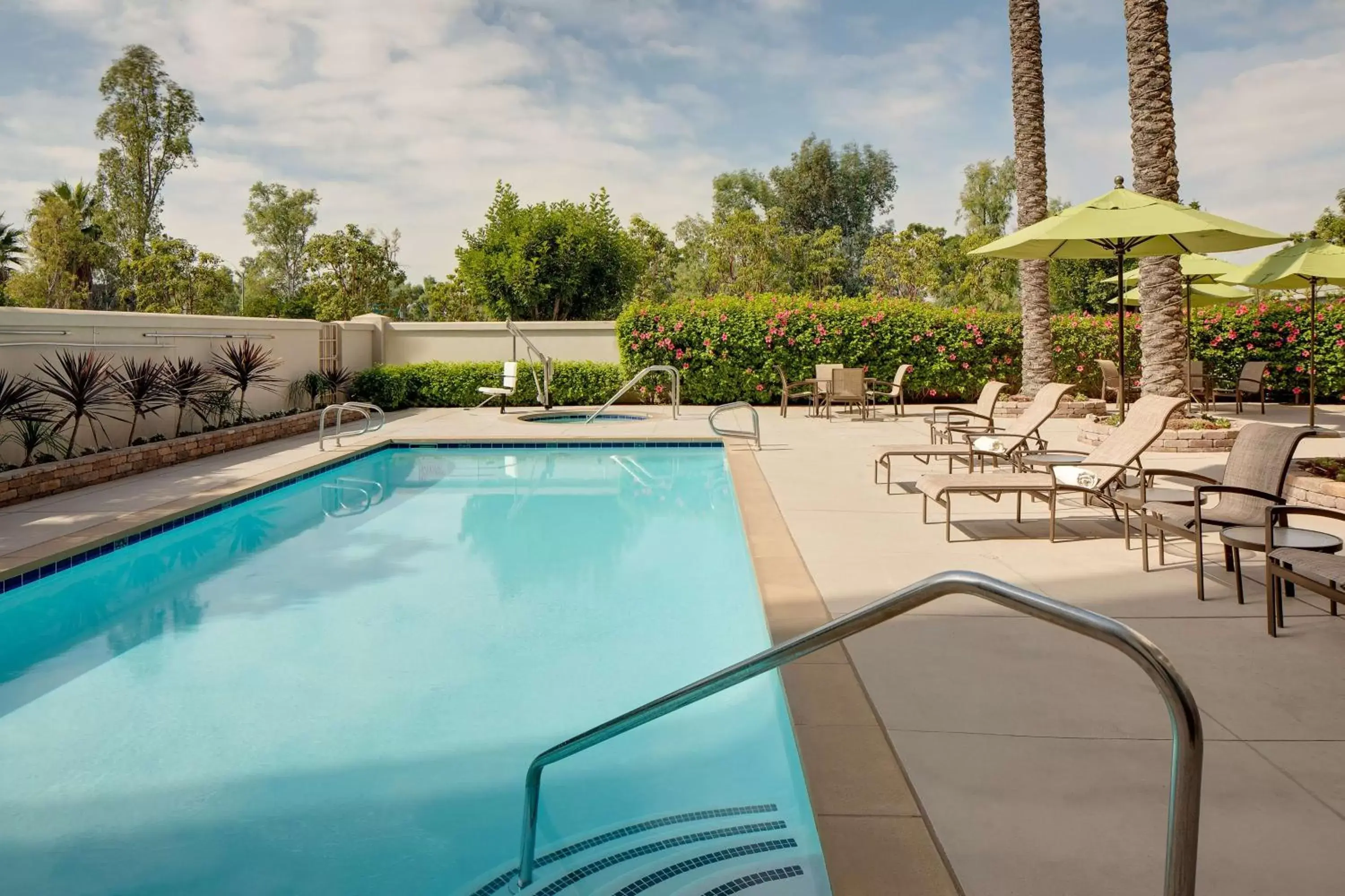 Pool view, Swimming Pool in DoubleTree by Hilton Irvine Spectrum