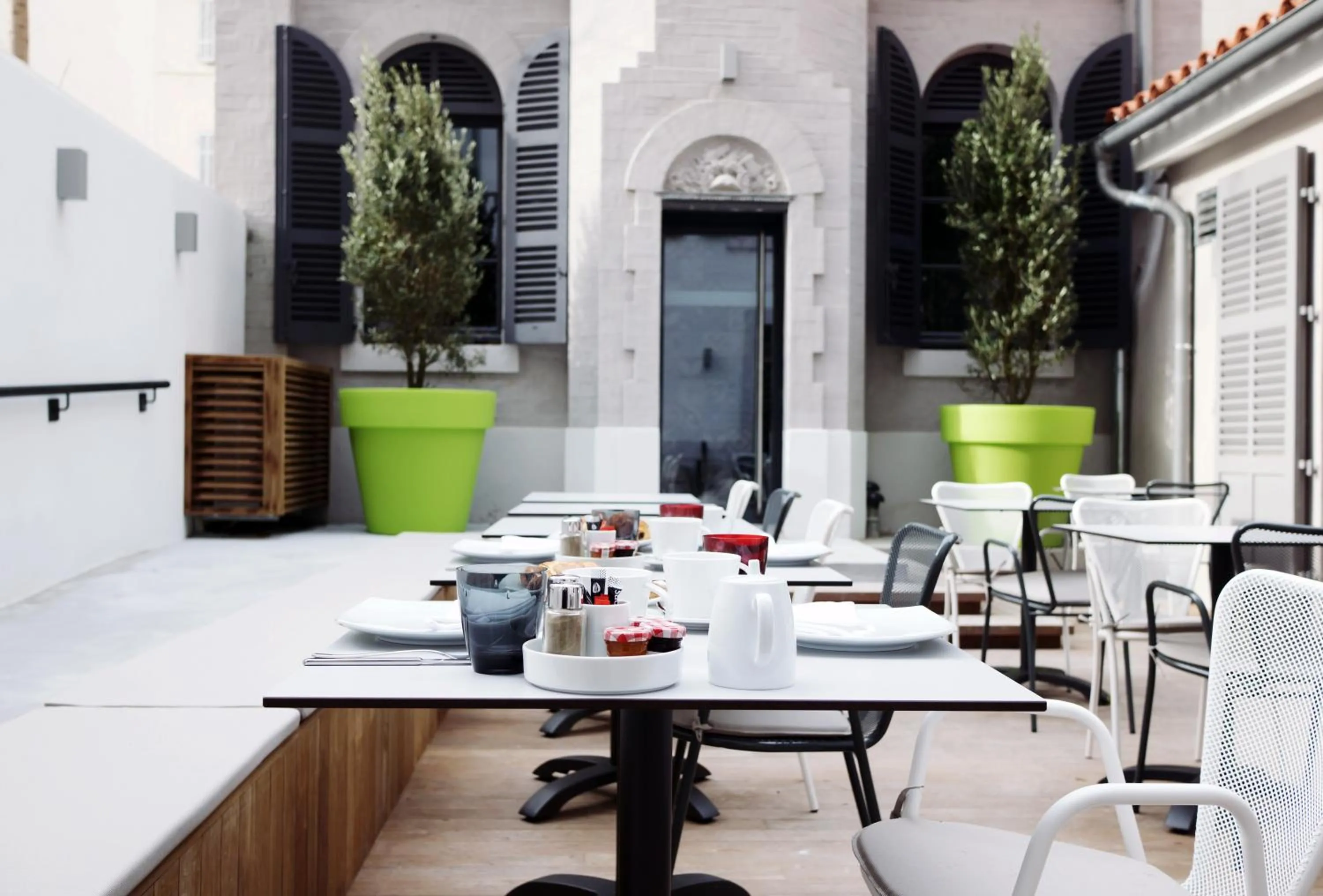 Restaurant/places to eat in Alex Hotel & Spa