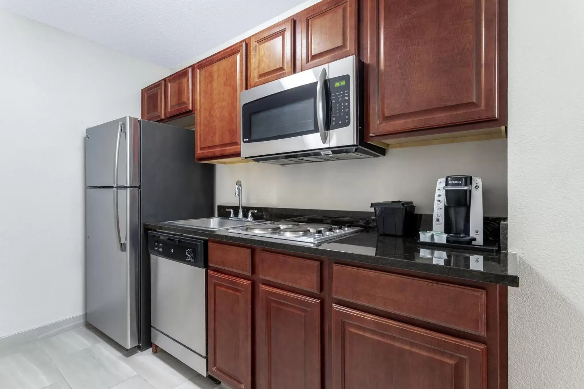 Photo of the whole room, Kitchen/Kitchenette in Holiday Inn Express Hotel & Suites-St. Paul, an IHG Hotel