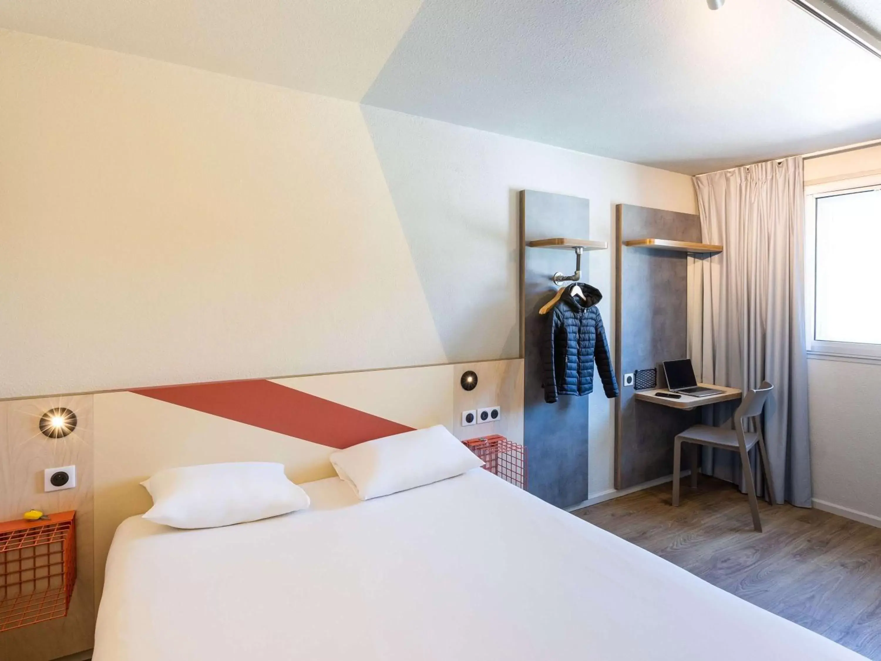 Property building, Bed in ibis budget Angoulême Centre