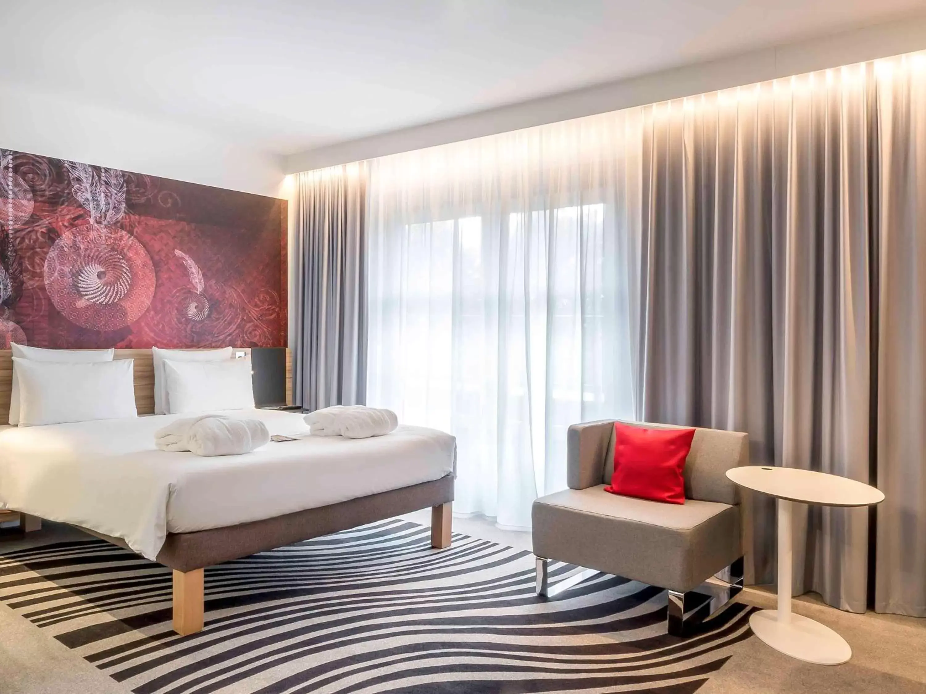 Photo of the whole room, Bed in Novotel München City