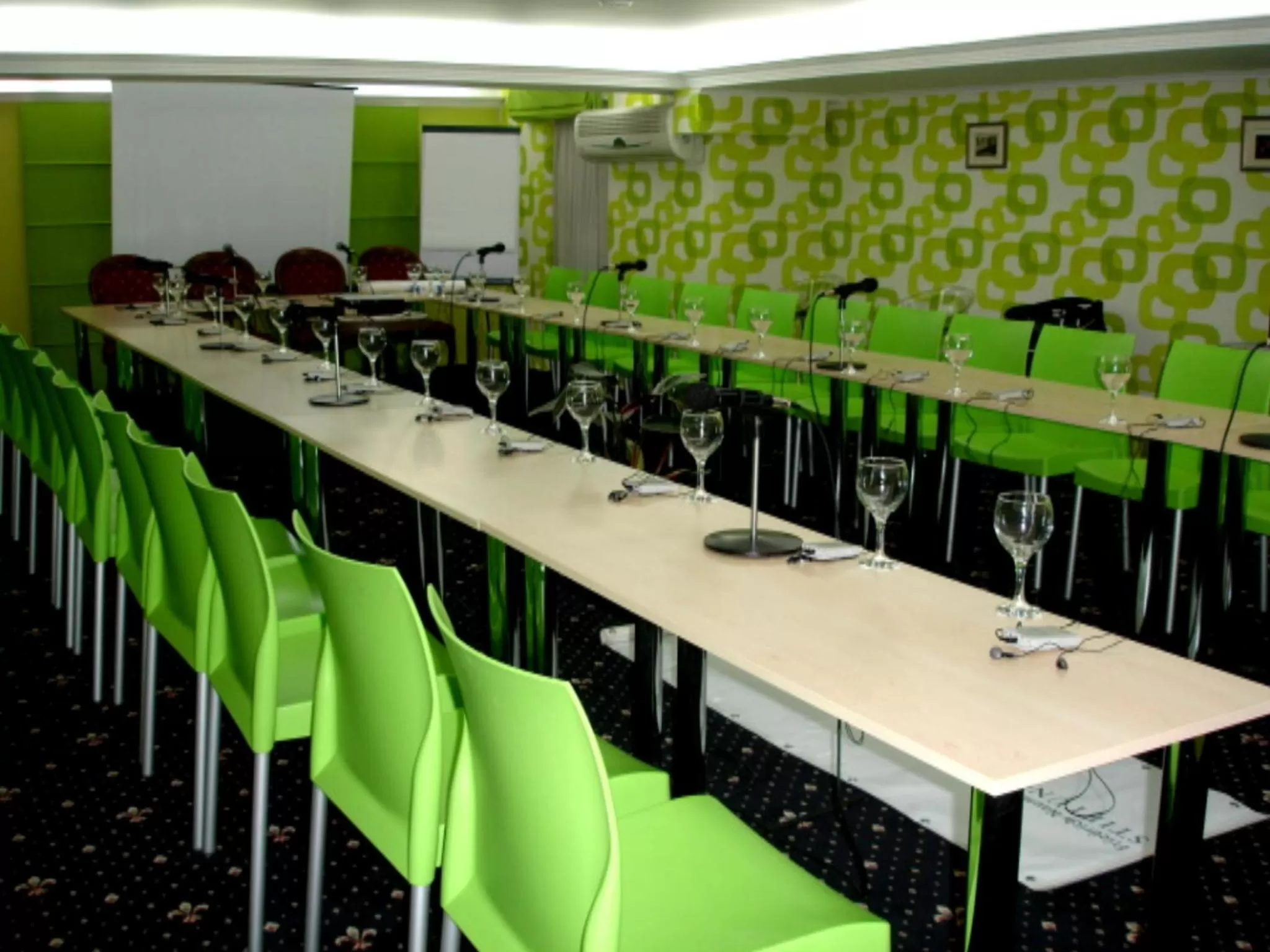 Business facilities in Manhattan Hotel & Restaurant