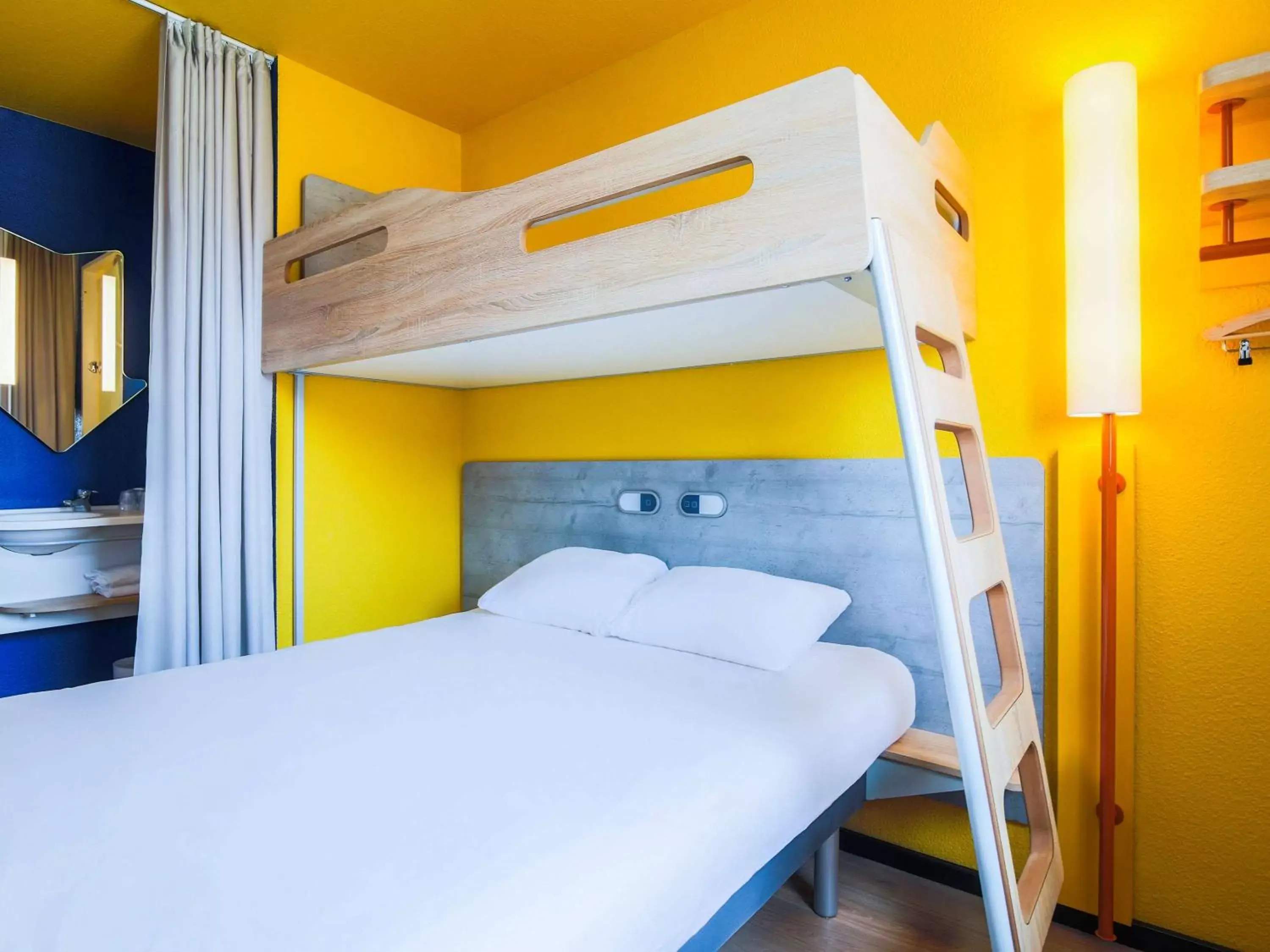 Photo of the whole room, Bed in Ibis Budget Albi Centre Photo of the whole room, Bed in Ibis Budget Albi Centre