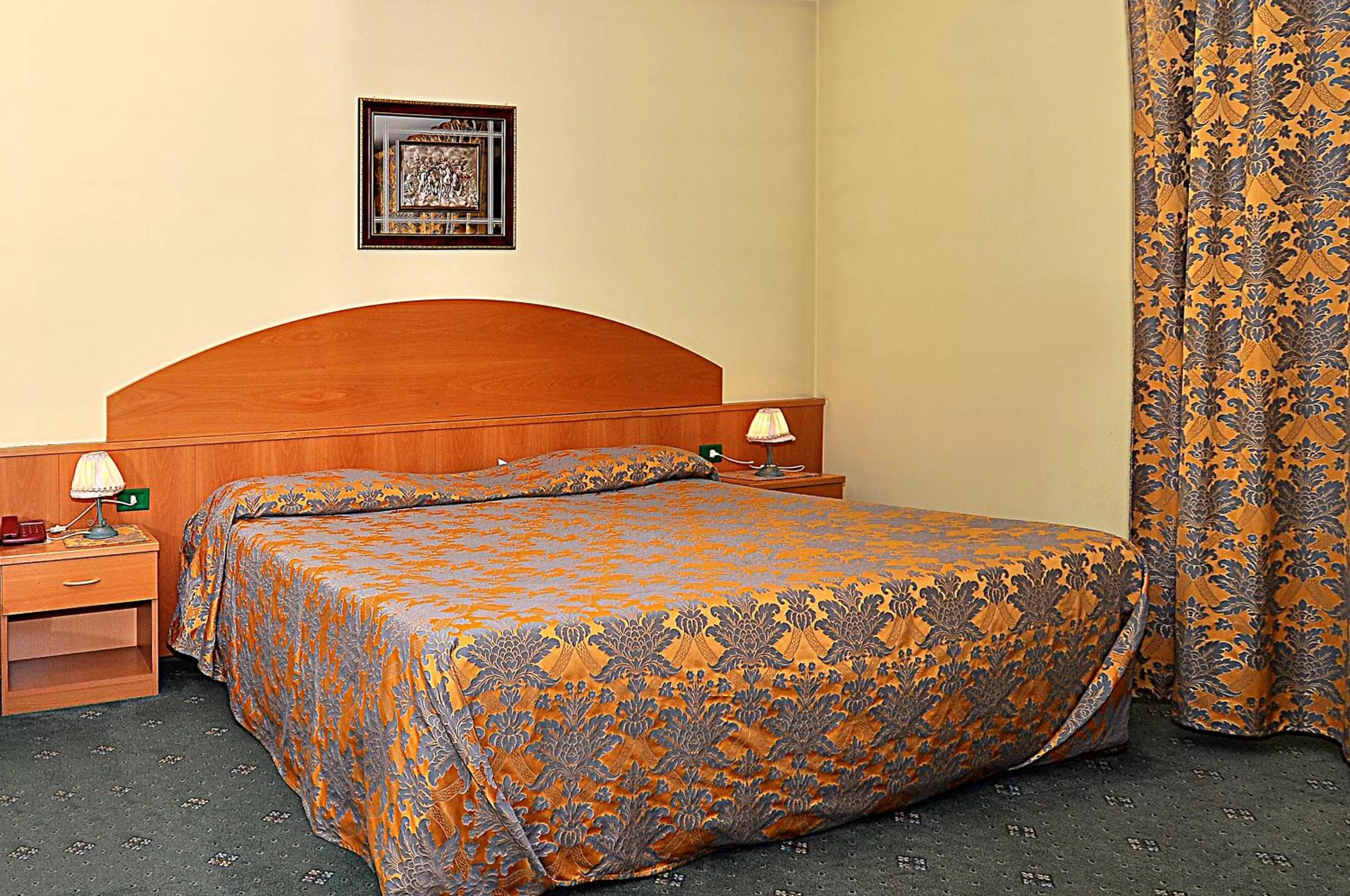 Bed in Ascot Lodging