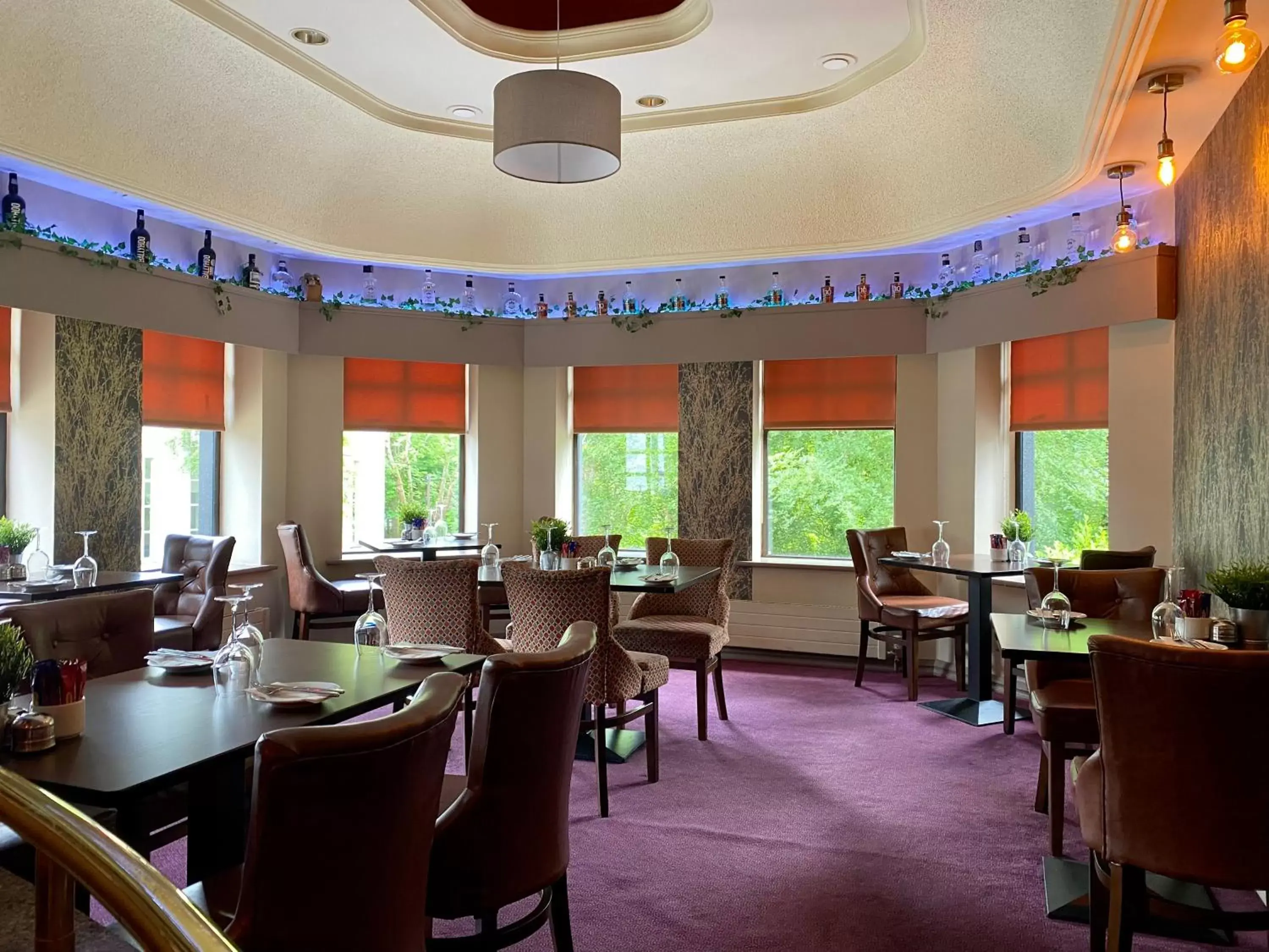 Lounge or bar, Restaurant/Places to Eat in Twin Trees Hotel & Leisure Club