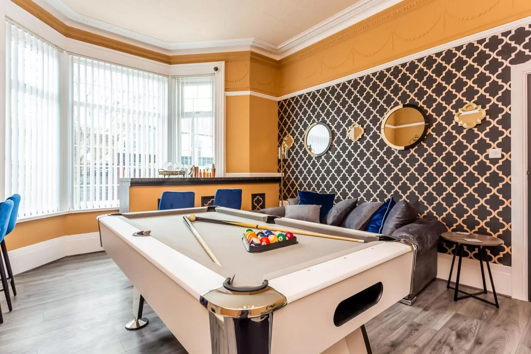 Living room, Billiards in Comfy-Stays - Lower Ocean Road