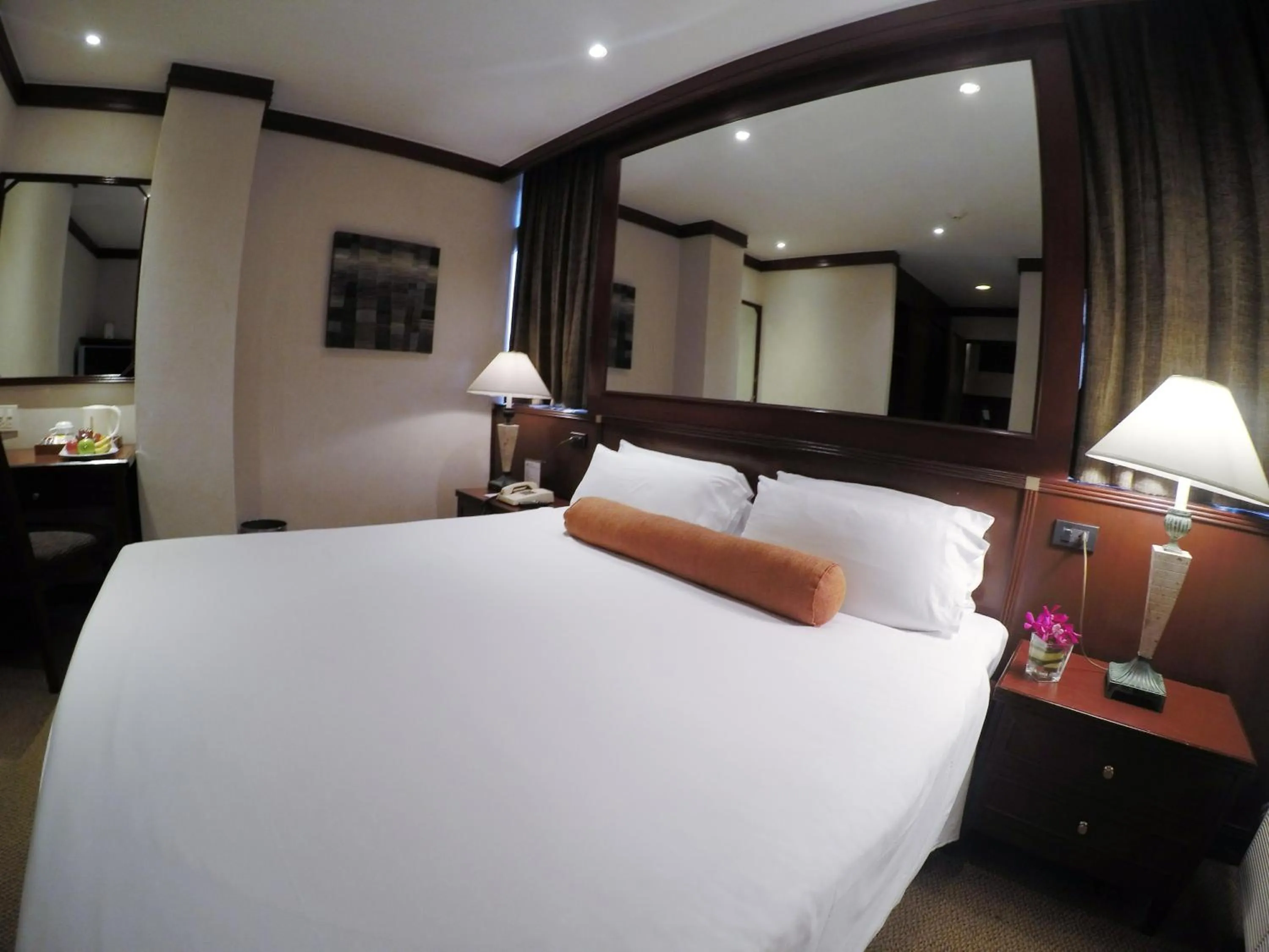 Bedroom, Bed in City Lodge Bangkok