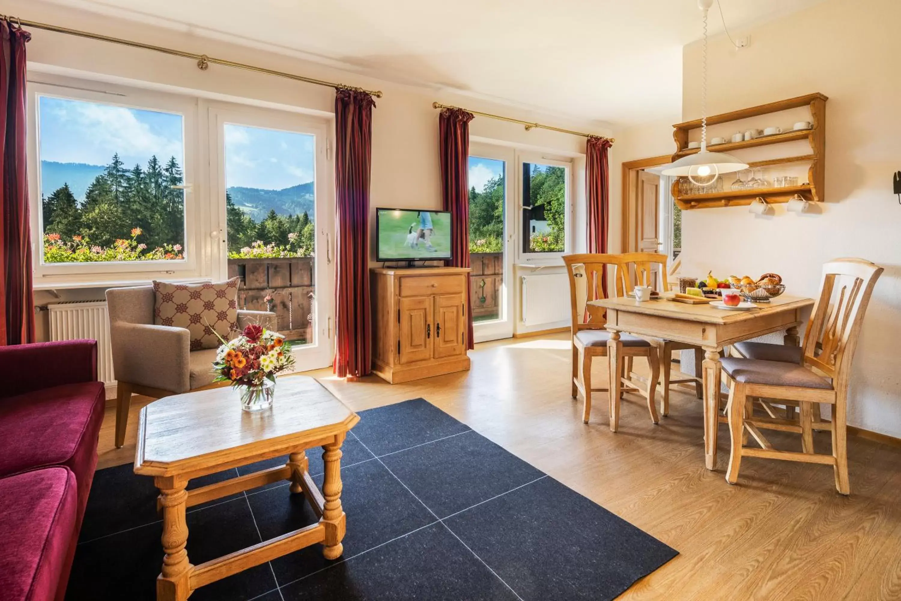 Photo of the whole room, Dining Area in MONDI Resort und Chalet Oberstaufen