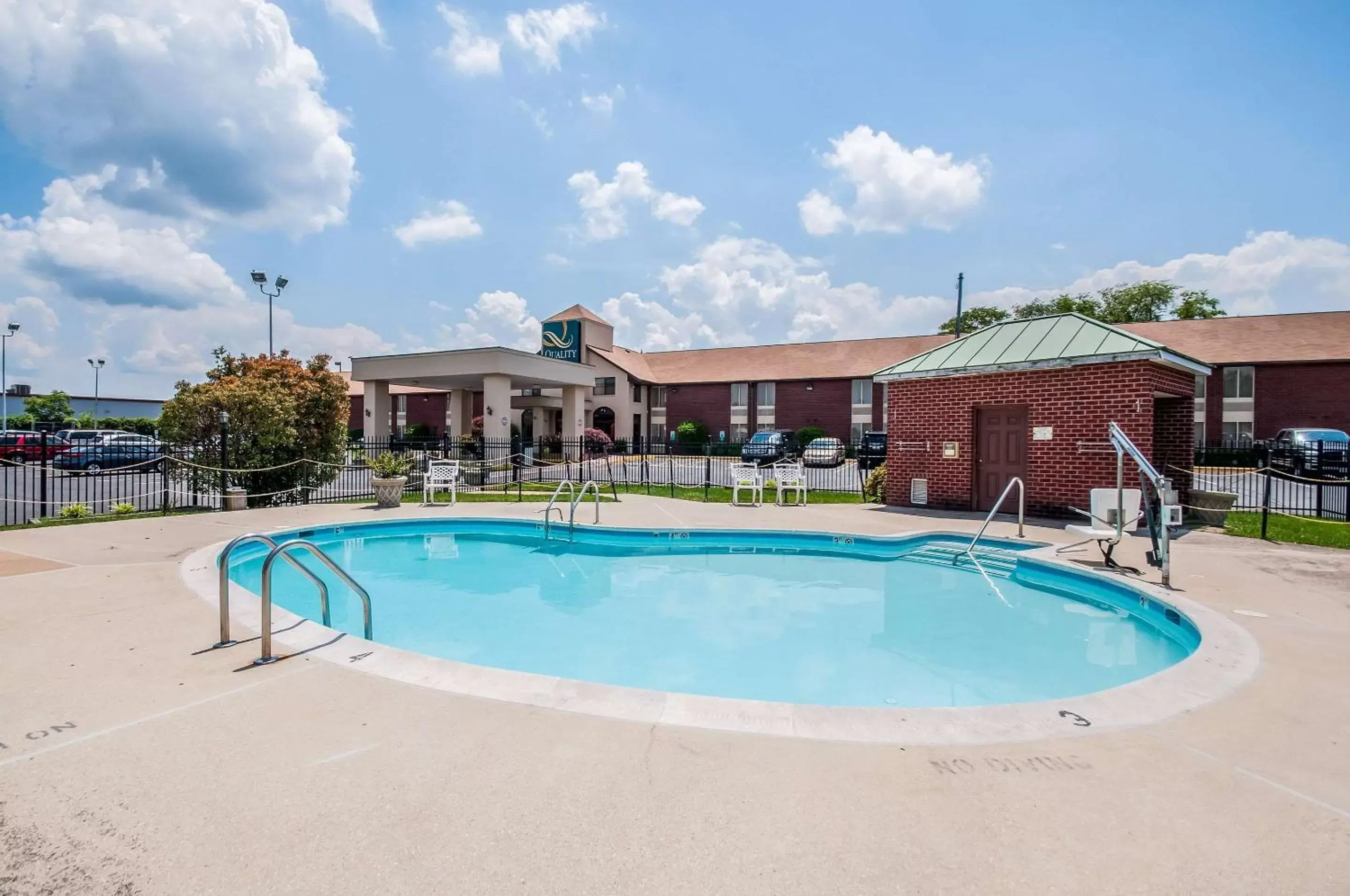 On site, Swimming Pool in Quality Inn near Potomac Mills