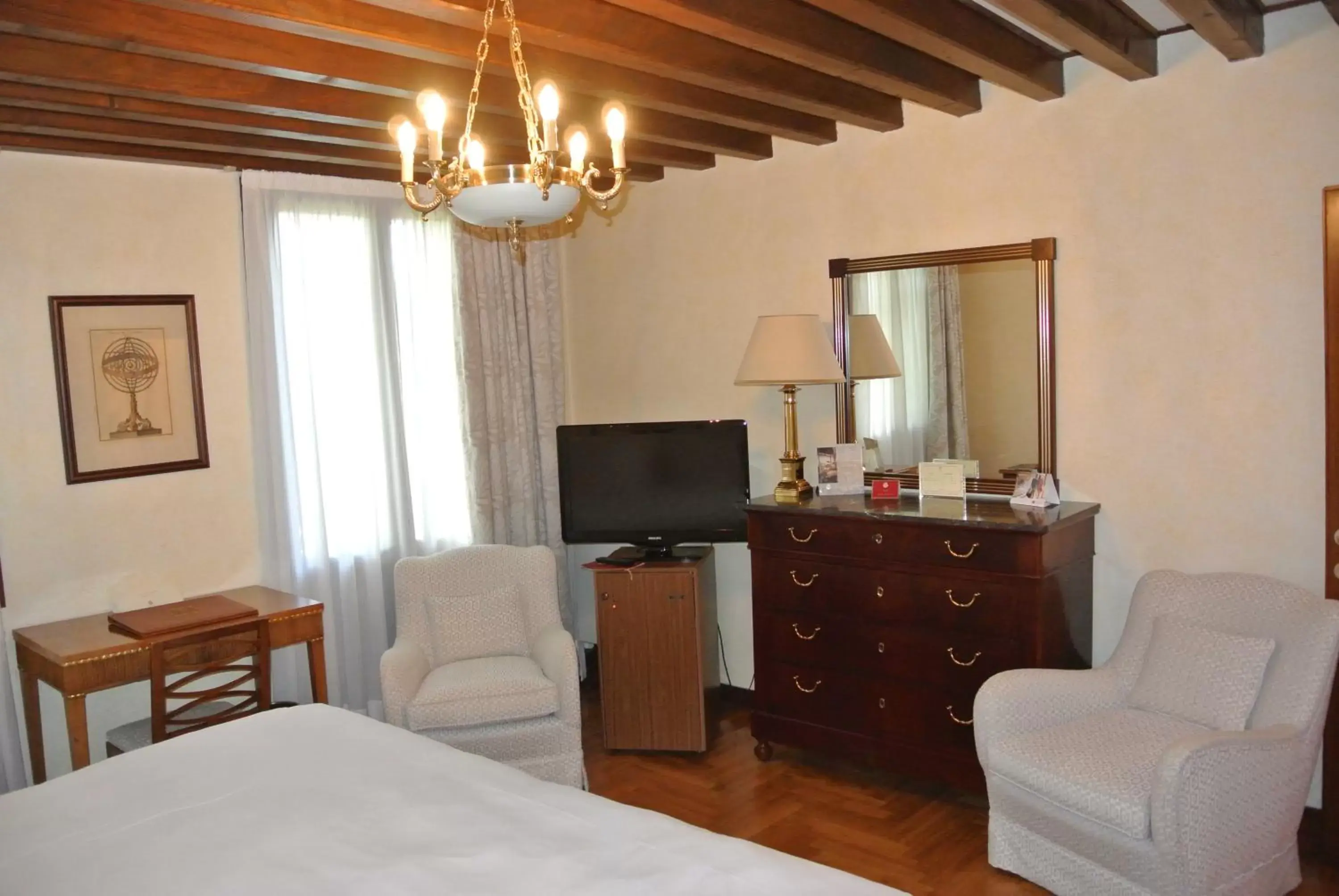 Photo of the whole room, Bed in Hotel Villa Cipriani