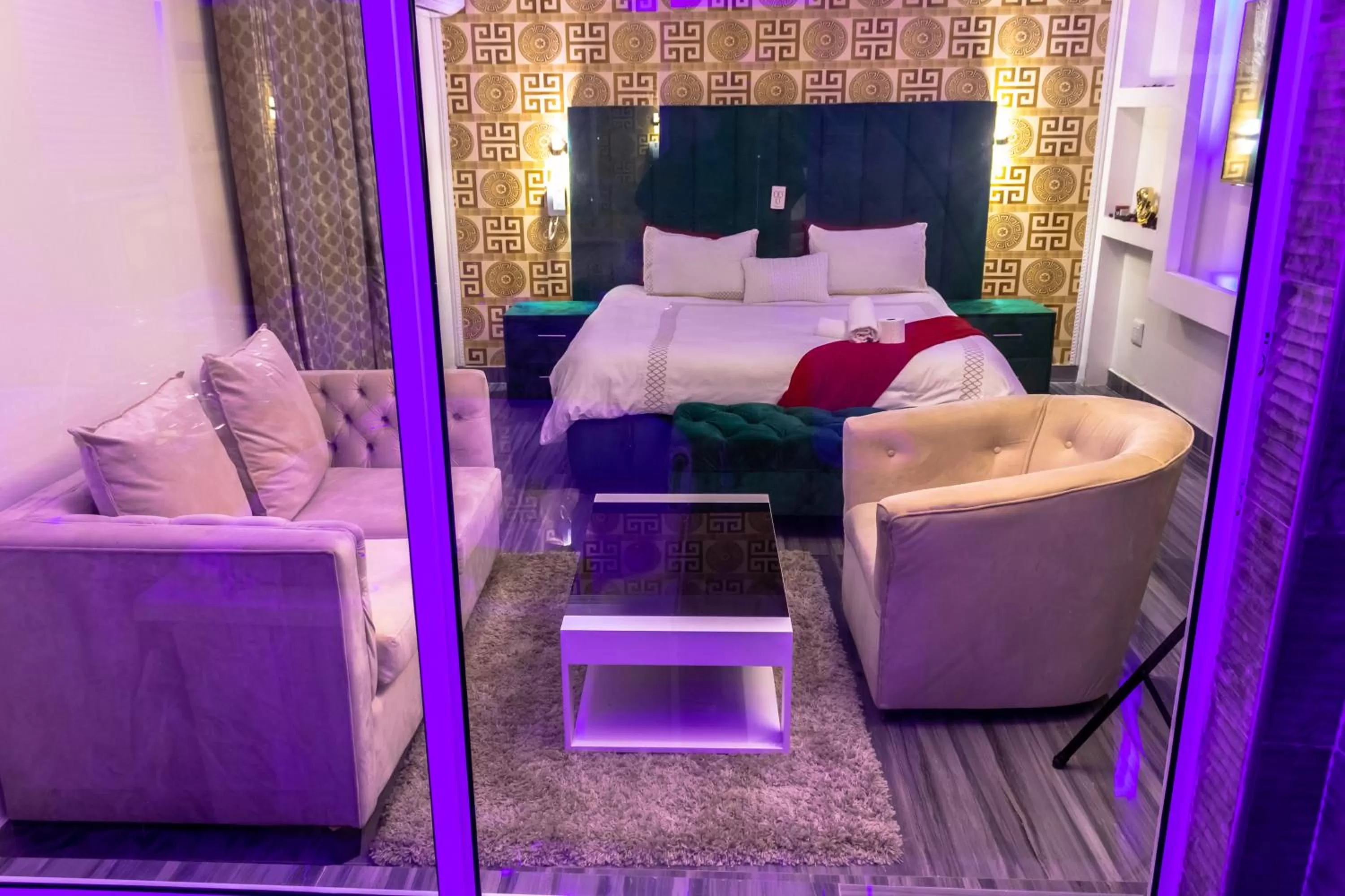 Bed in Gold Crown International Hotel Johannesburg