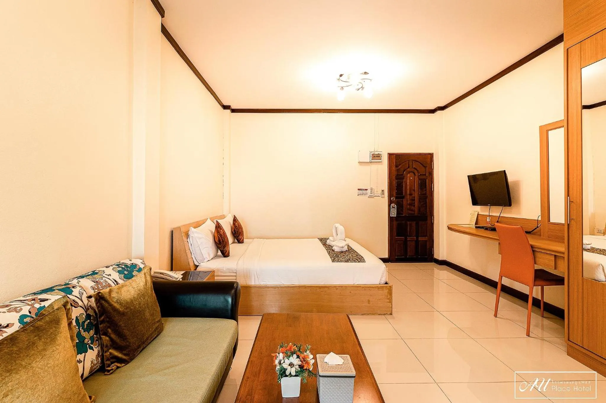 Living room, Bed in AU Place Hotel