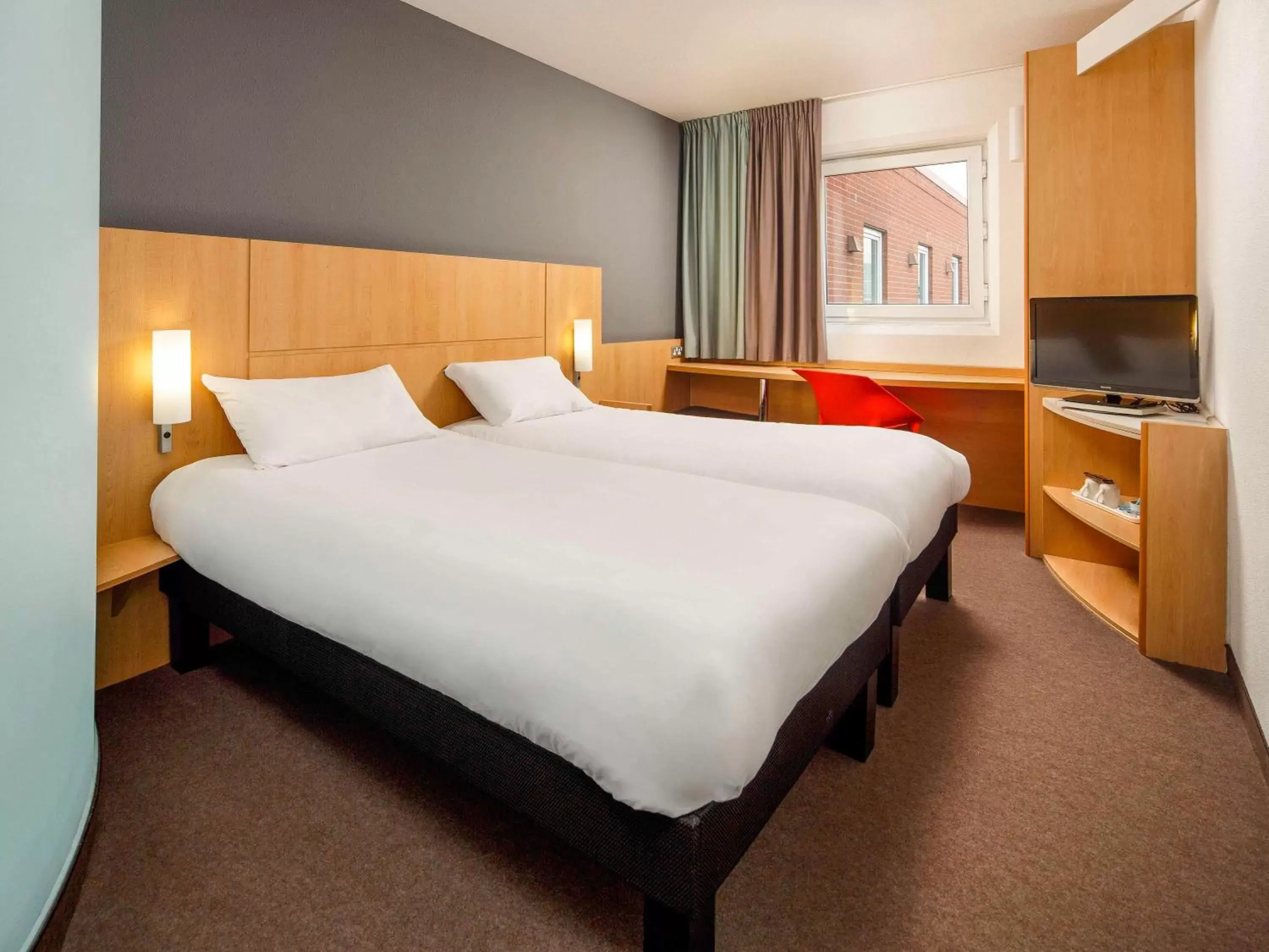 Bedroom, Bed in ibis Hull City Centre