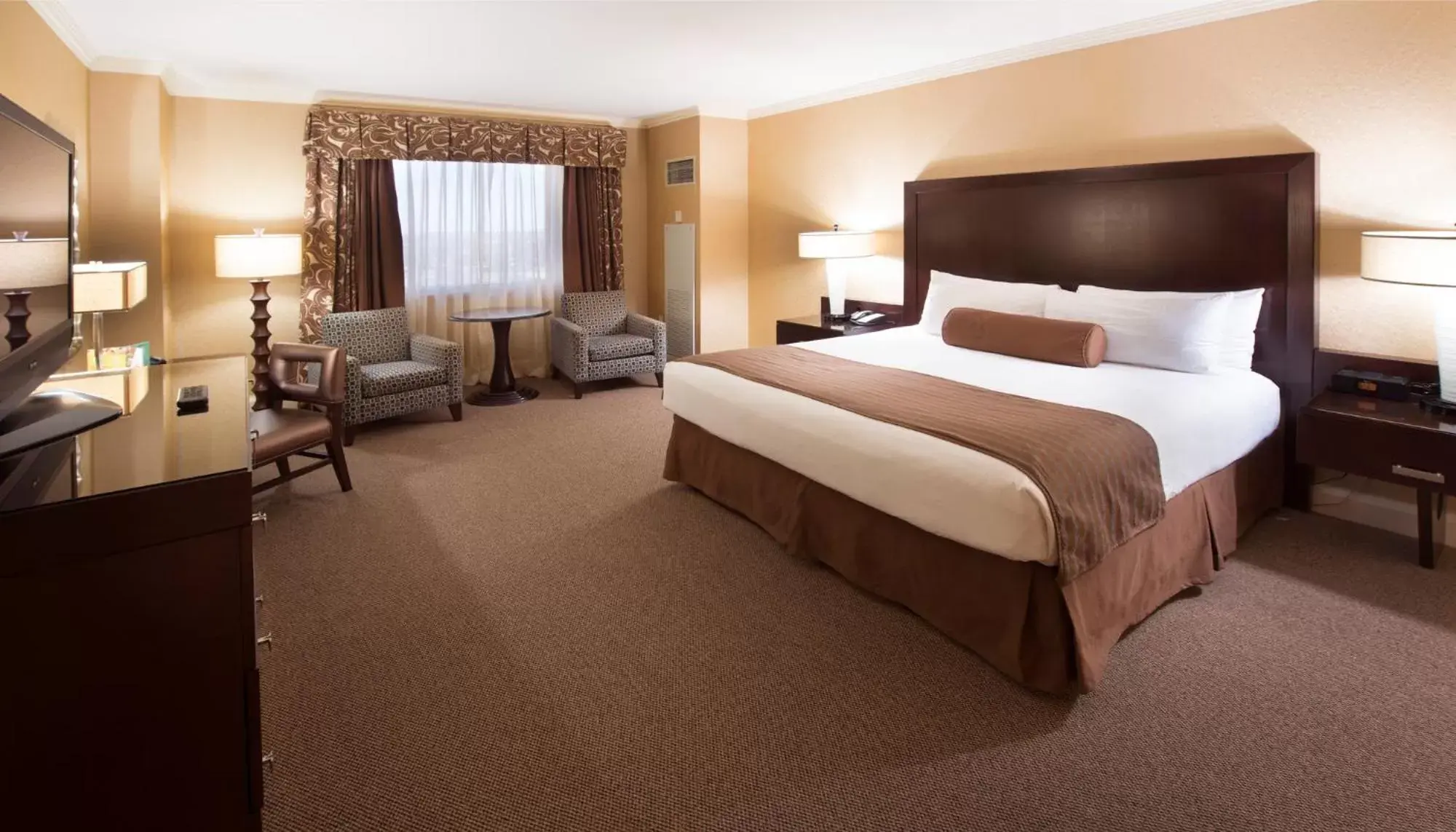 Bed in Bally's Shreveport Casino & Hotel