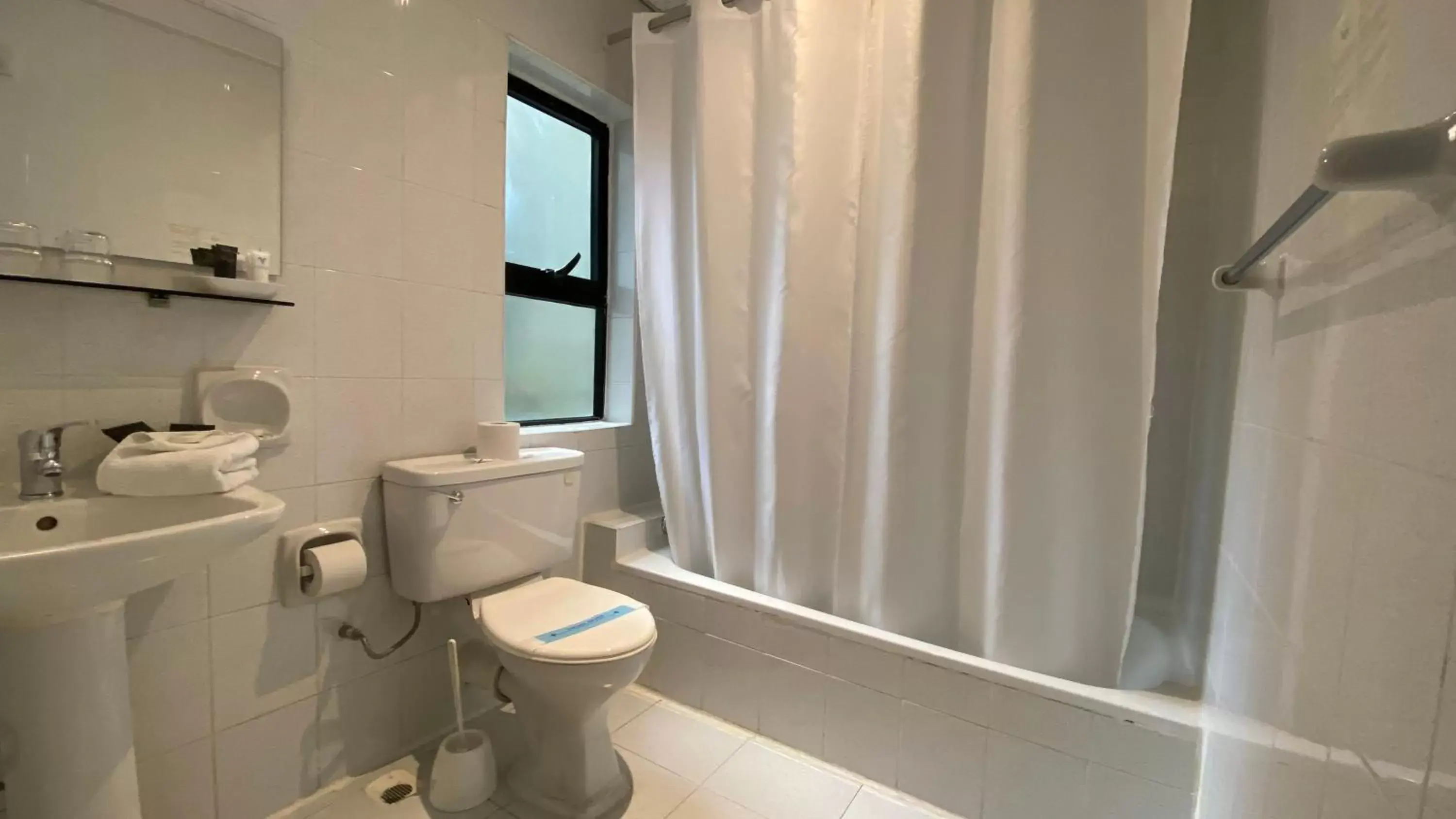 Bathroom in Sliema Marina Hotel