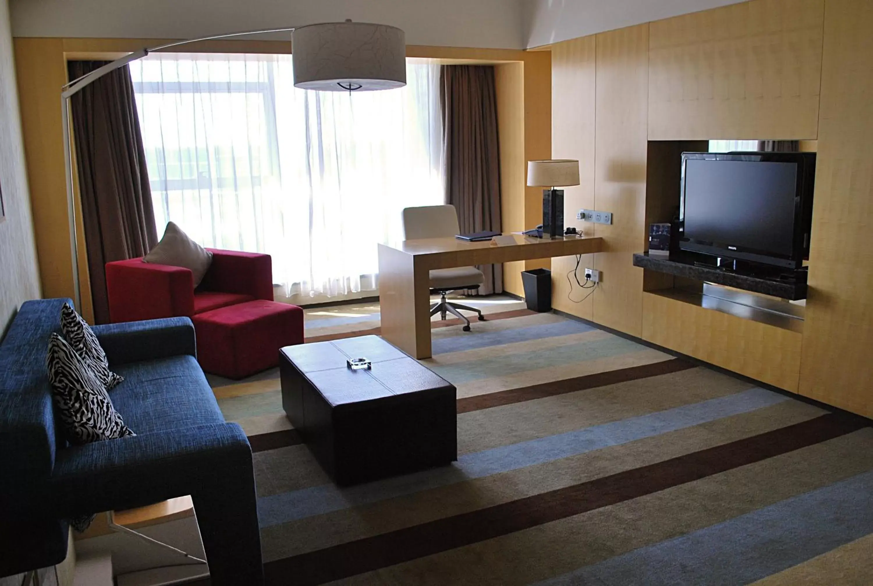 Photo of the whole room, TV/Entertainment Center in Crowne Plaza Tianjin Binhai, an IHG Hotel