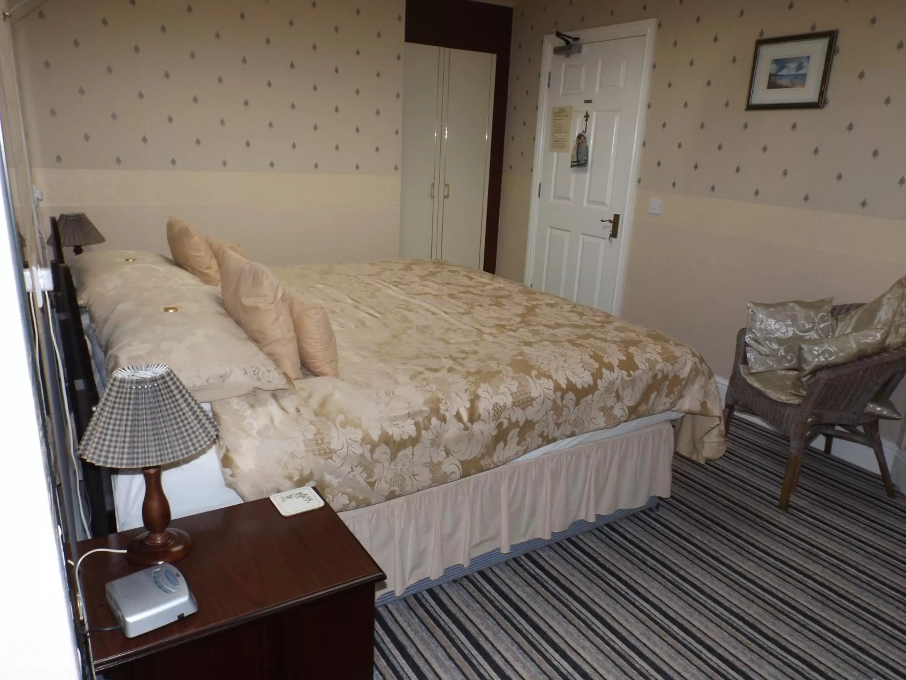 Bed in Rosedene Guest House