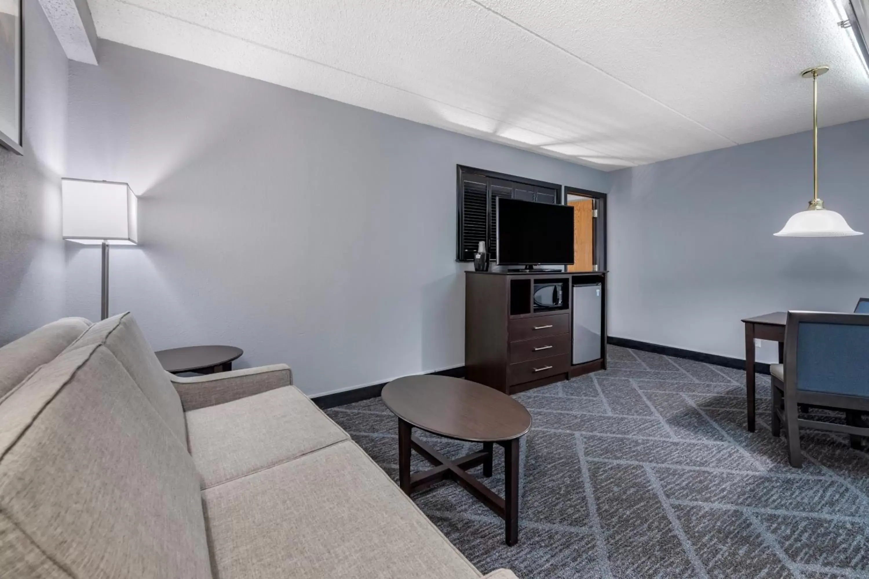 Living room, Seating Area in Best Western Bloomington Edina - Minneapolis