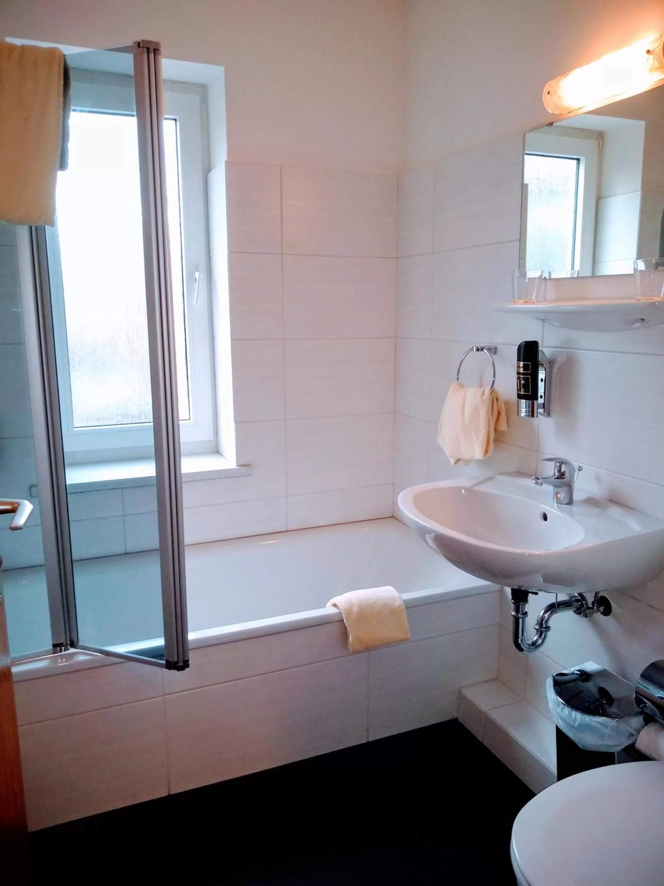 Bathroom in Excellent Hotel Hamburg