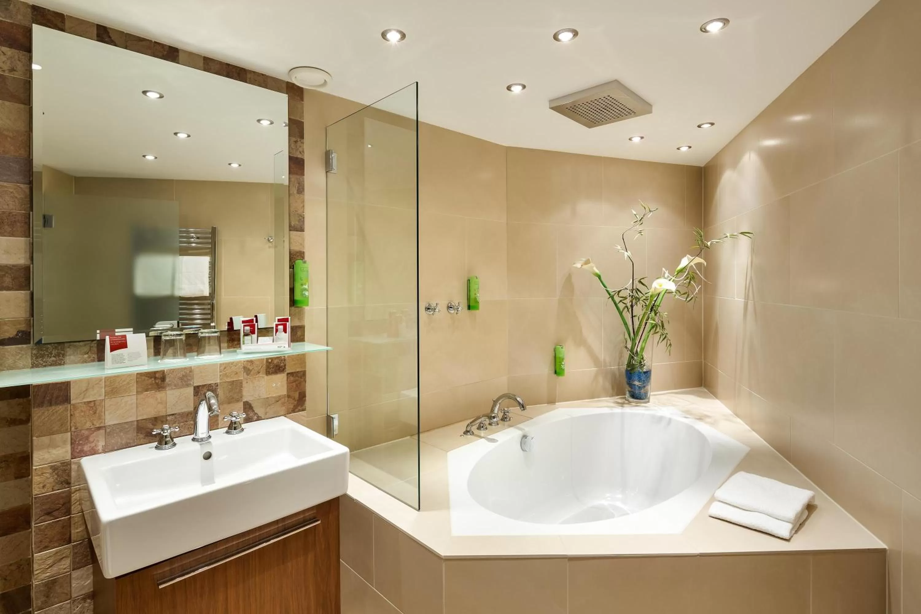 Bathroom in Austria Trend Hotel Ananas Wien