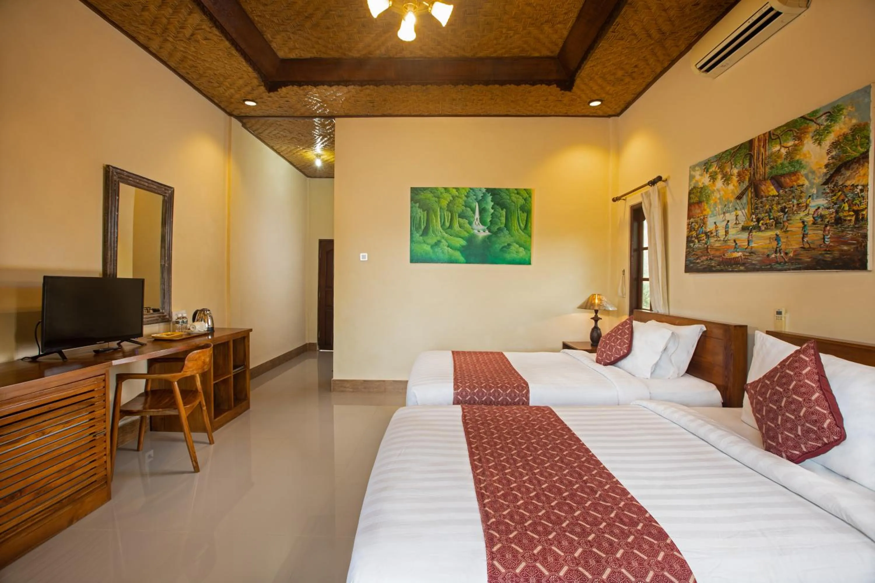 Photo of the whole room, Bed in Uma Sari Cottage by Mahaputra-CHSE Certified