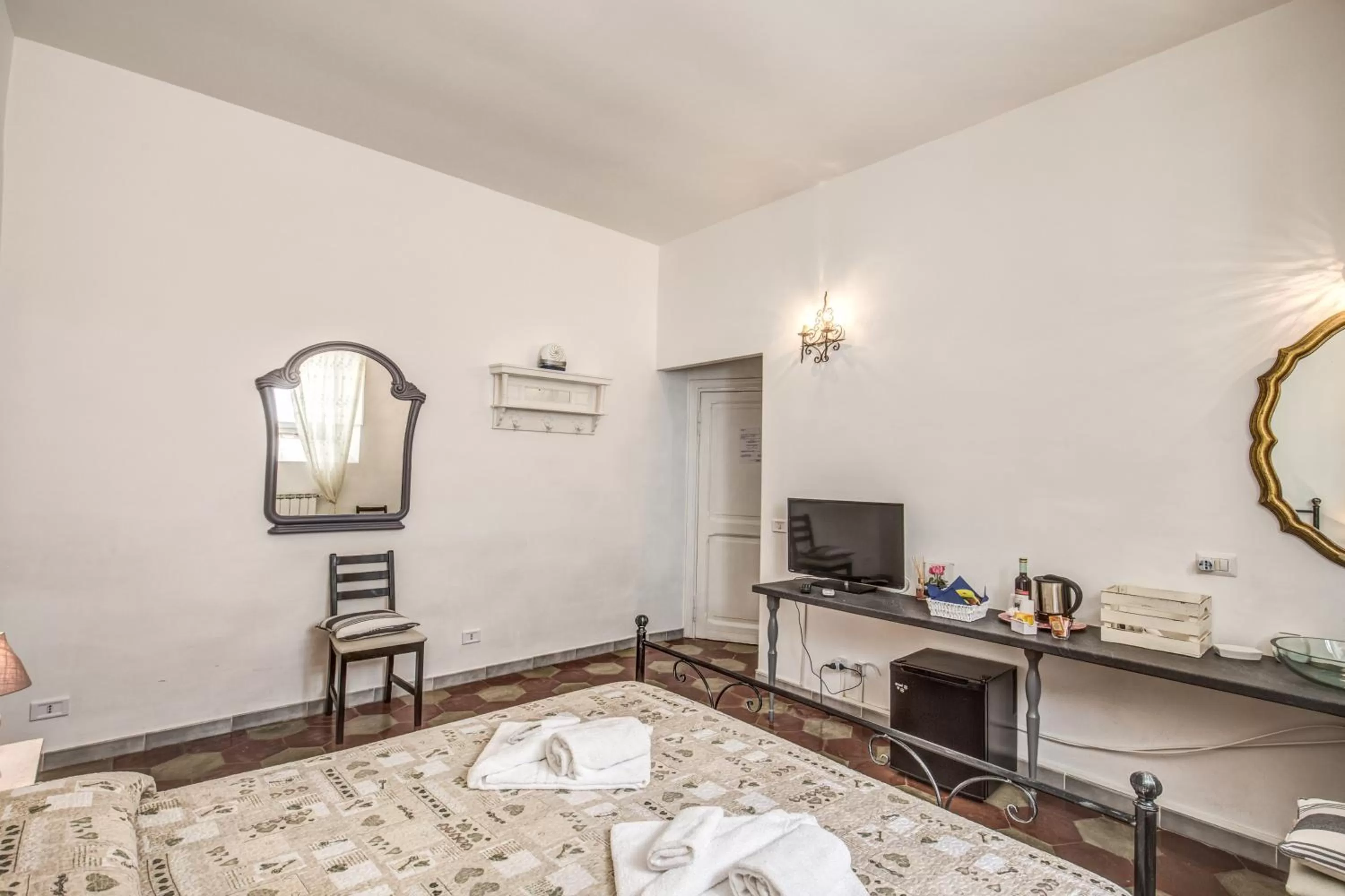 TV and multimedia, Bed in Relais La Torretta