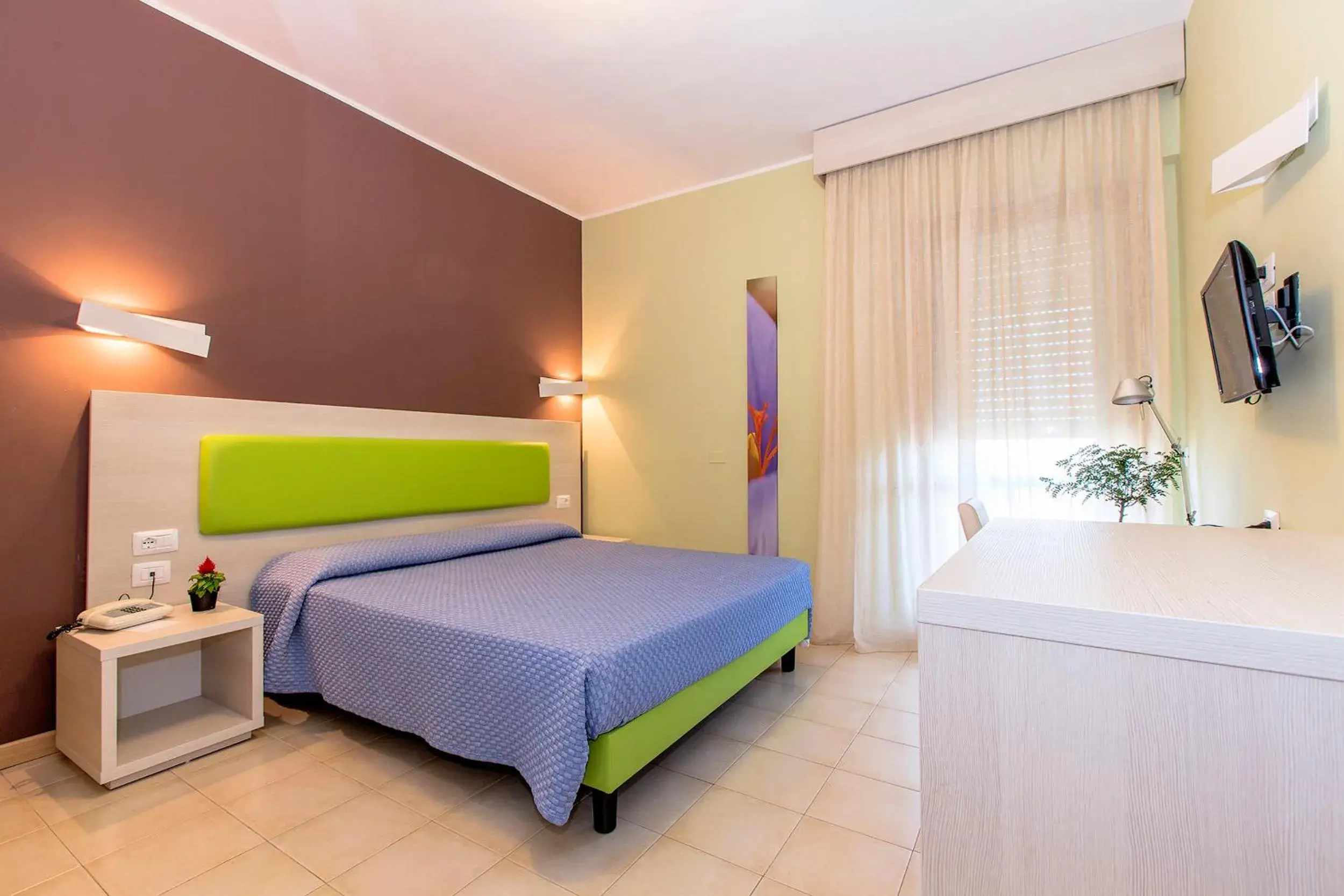 TV and multimedia, Bed in Hotel Residence Ulivi E Palme