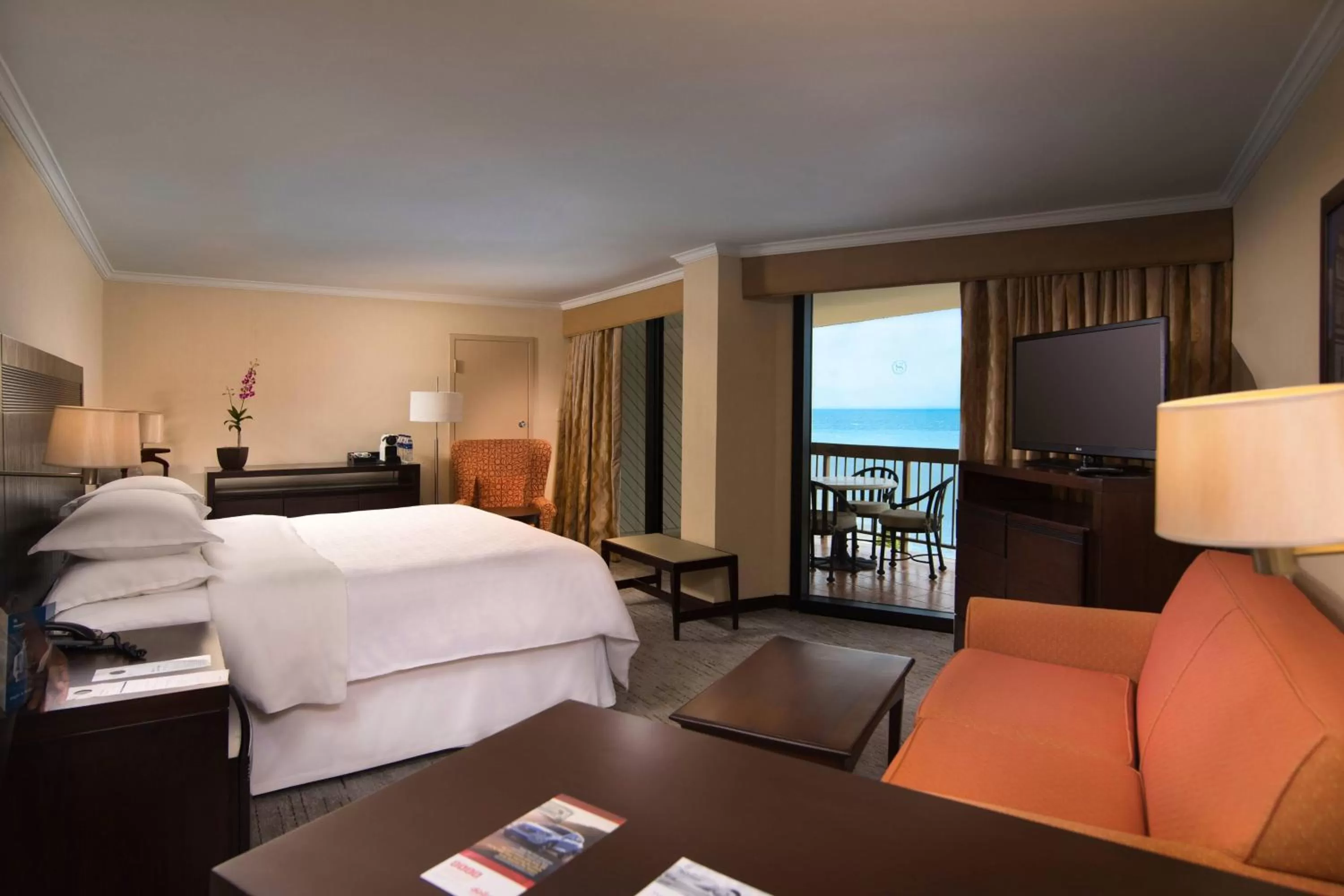 Photo of the whole room, Bed in Sheraton Santo Domingo