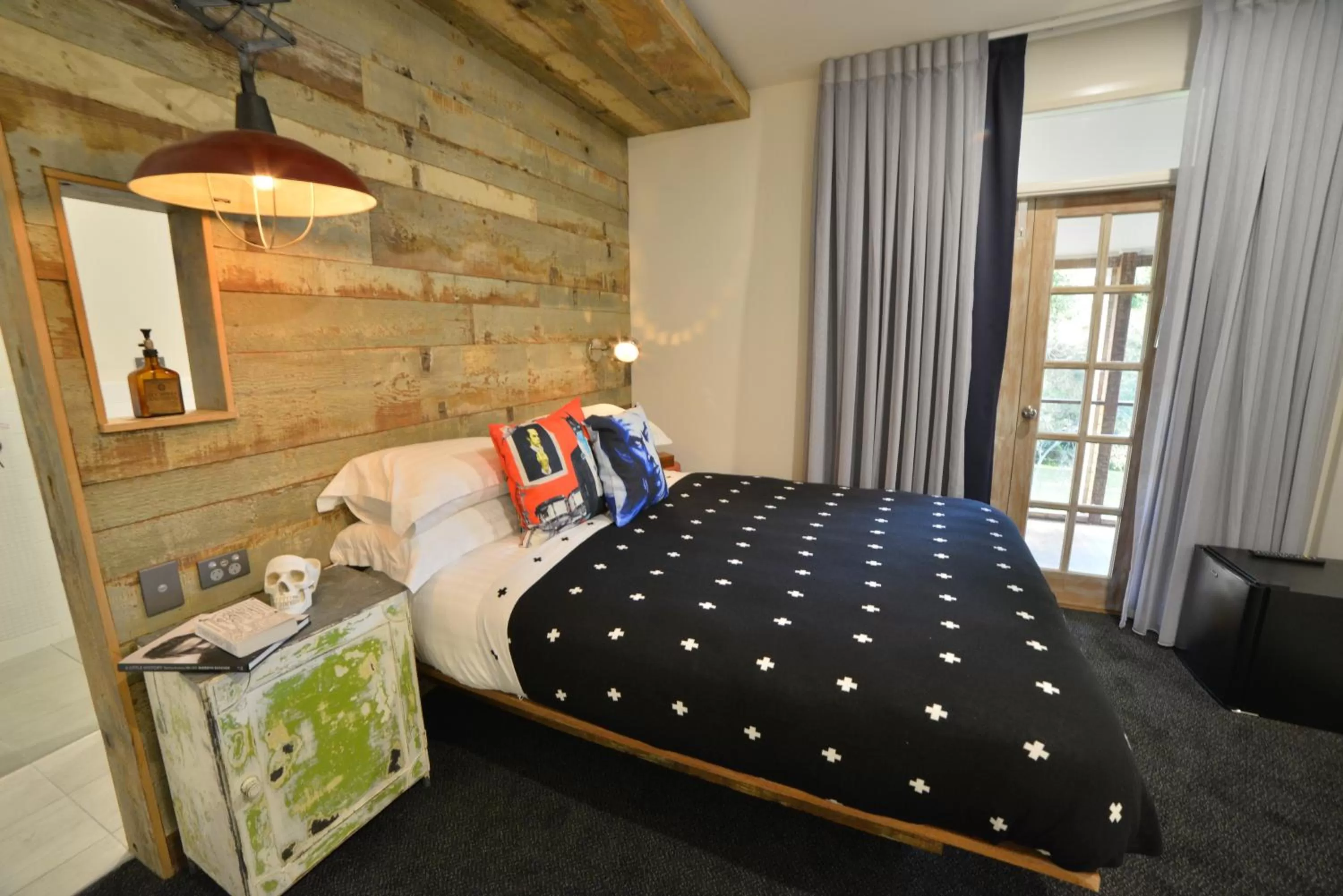 Bedroom, Bed in Boogie Woogie Beach House