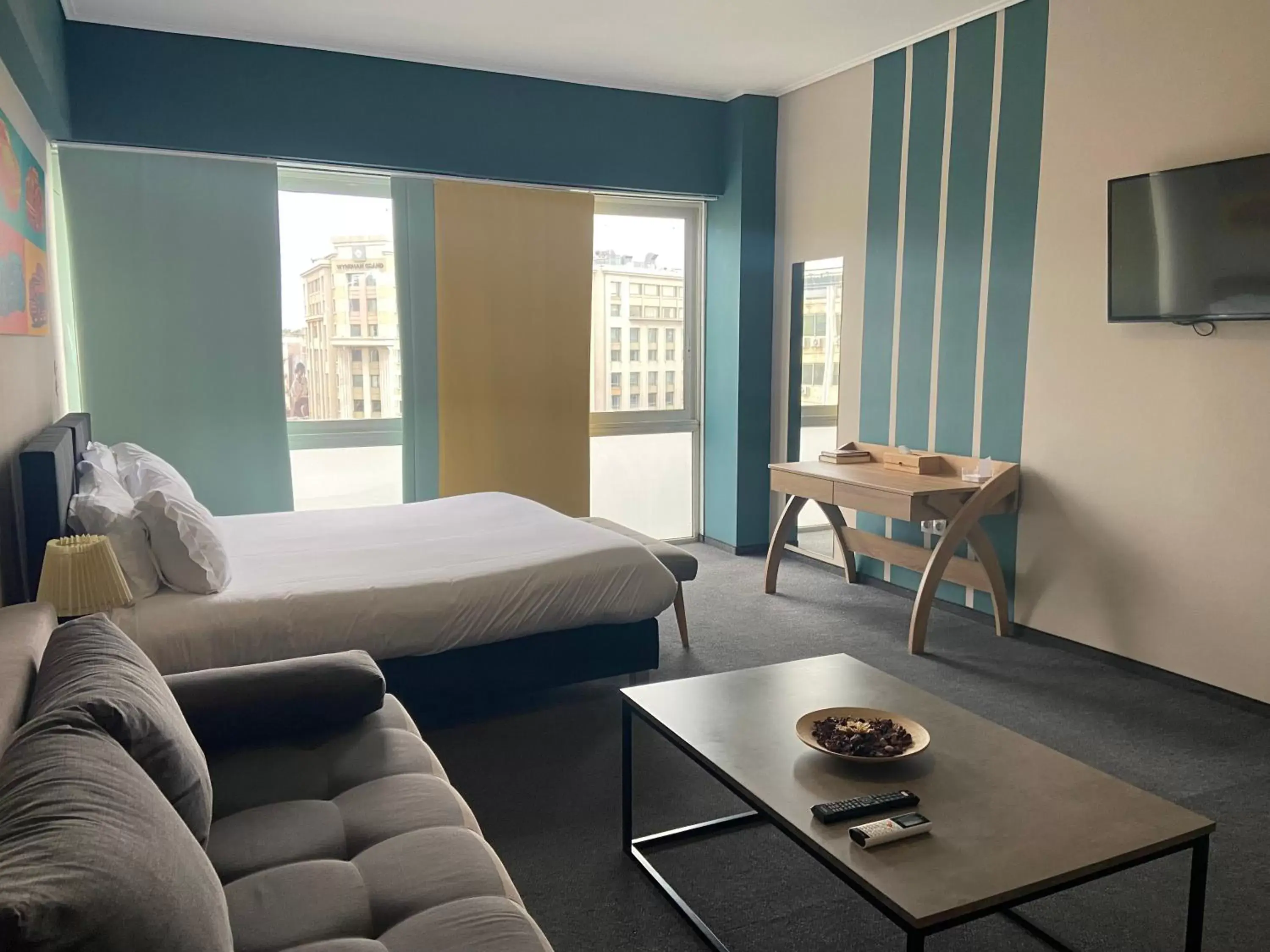 Photo of the whole room in Connect Suites