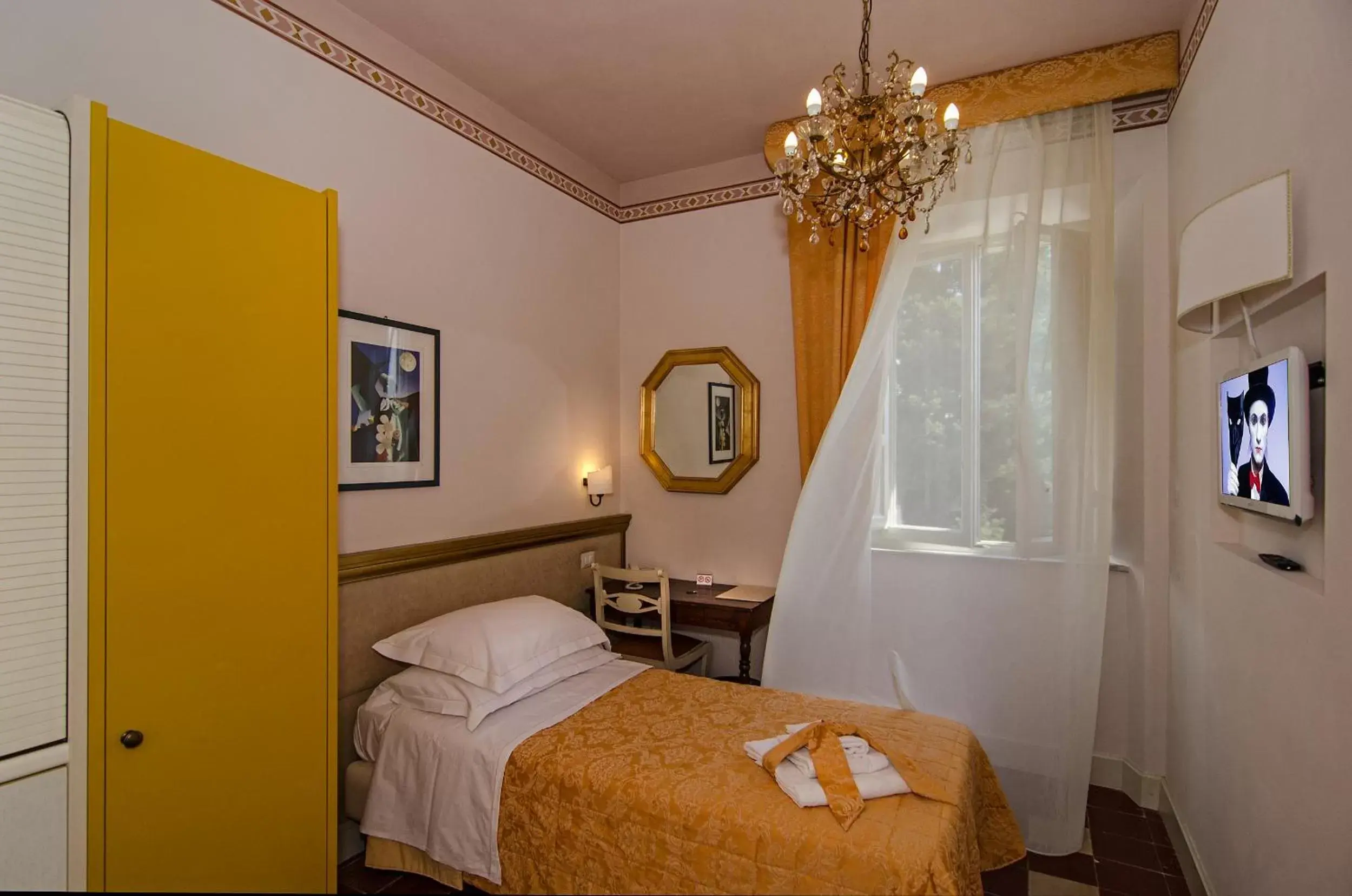 Photo of the whole room, Bed in Lucca in Azzurro Maison de Charme