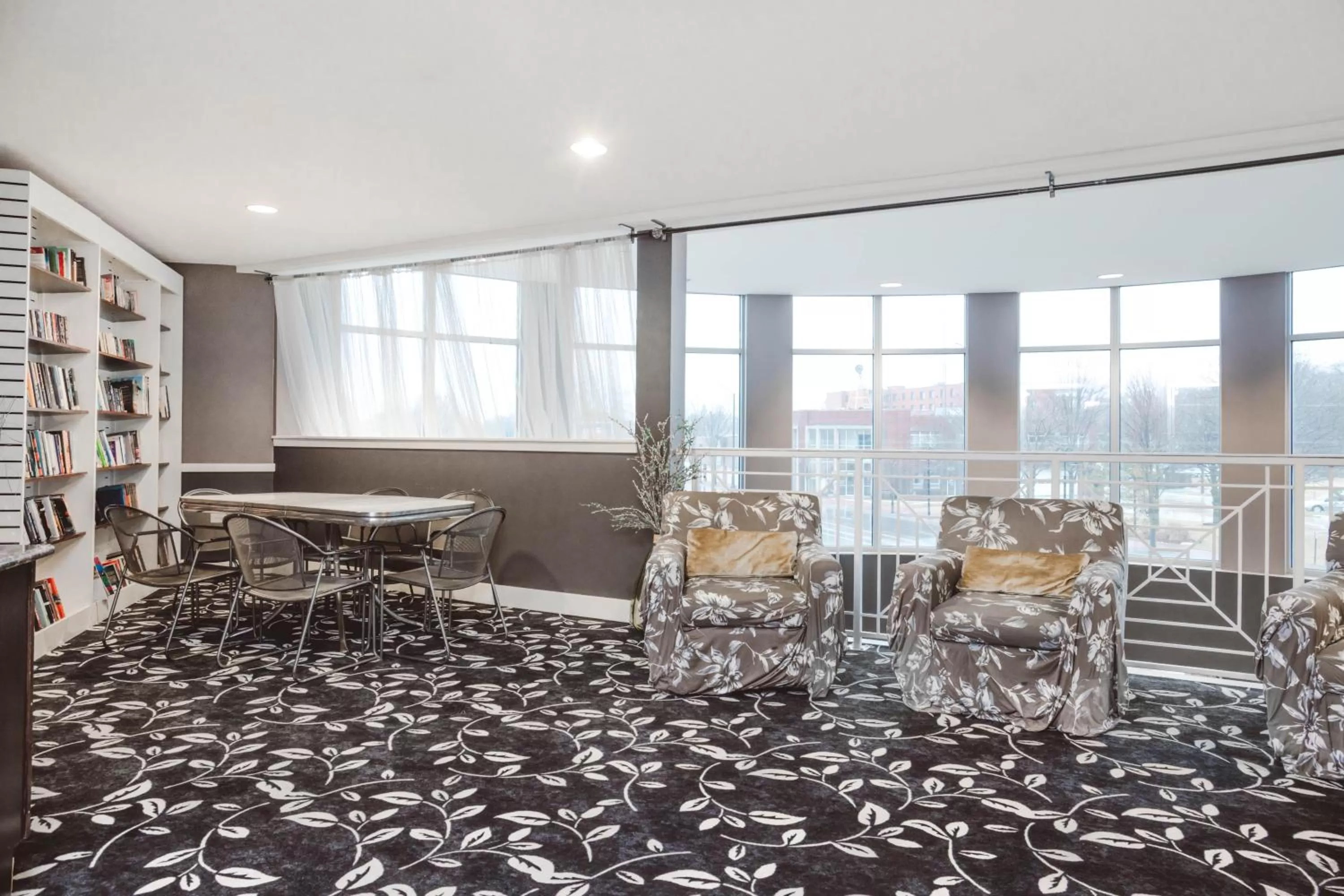 Library in The Inn On Sheridan