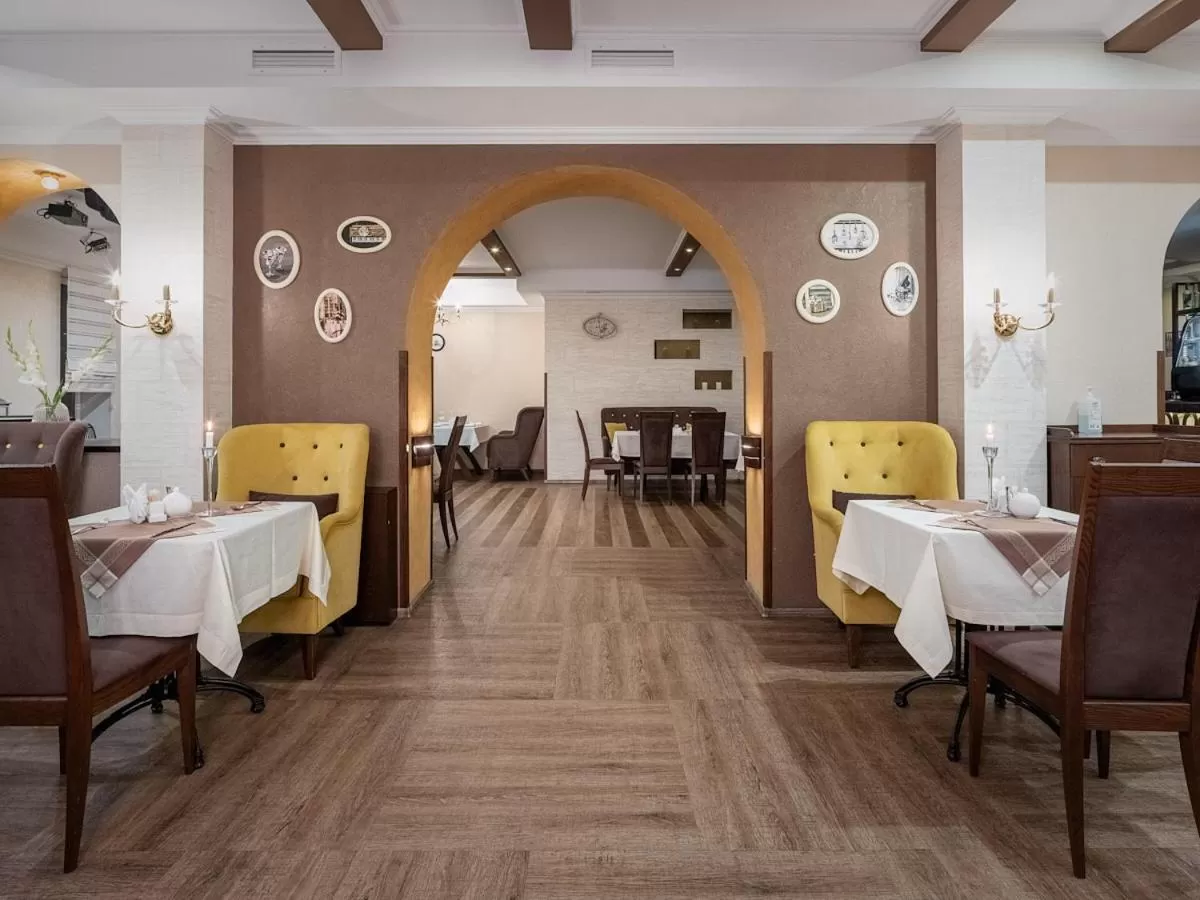 Restaurant/places to eat in Park Hotel