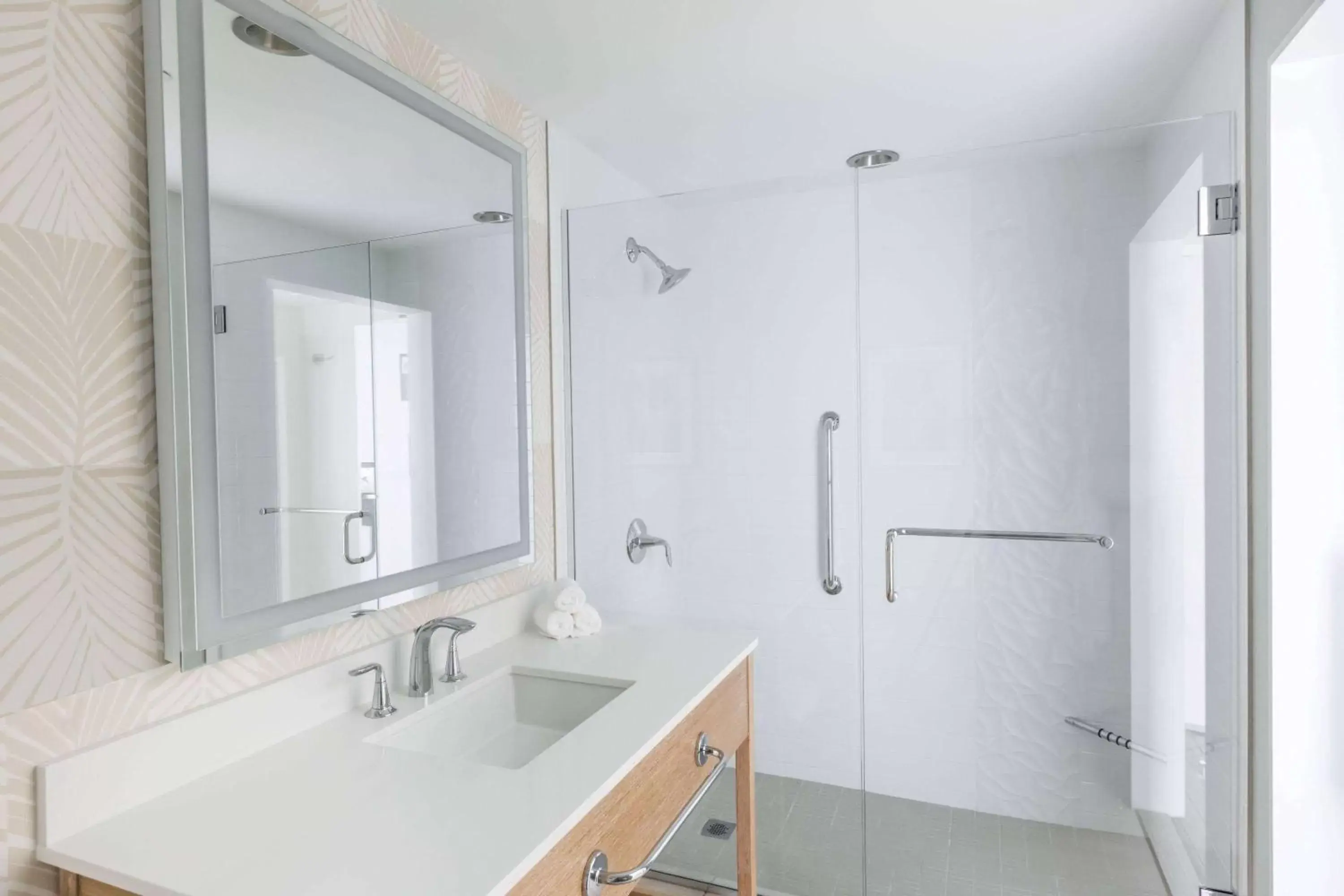 Shower, Bathroom in Wyndham Grand Clearwater Beach