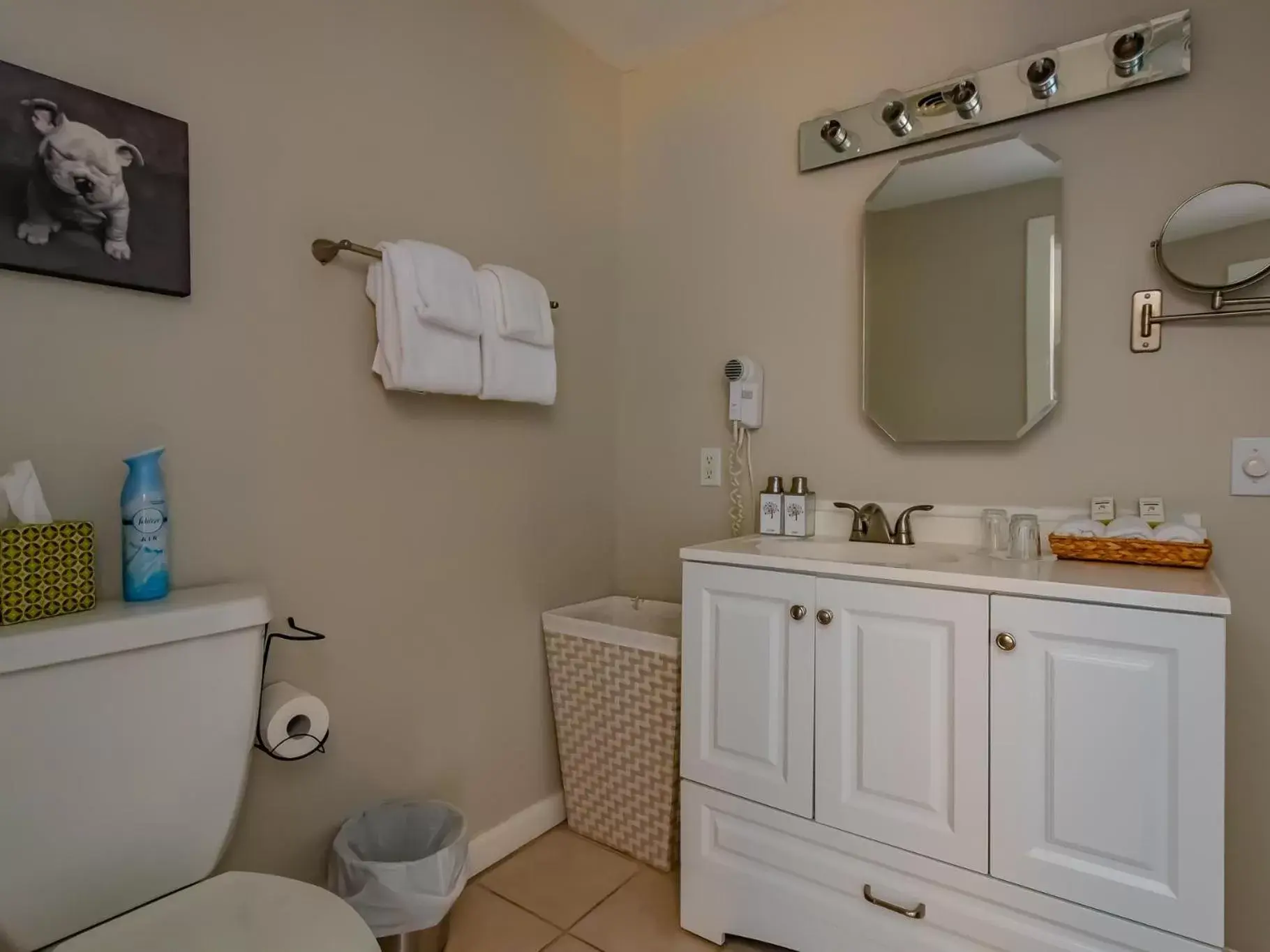 Bathroom in Shaker Mill Inn Bathroom in Shaker Mill Inn