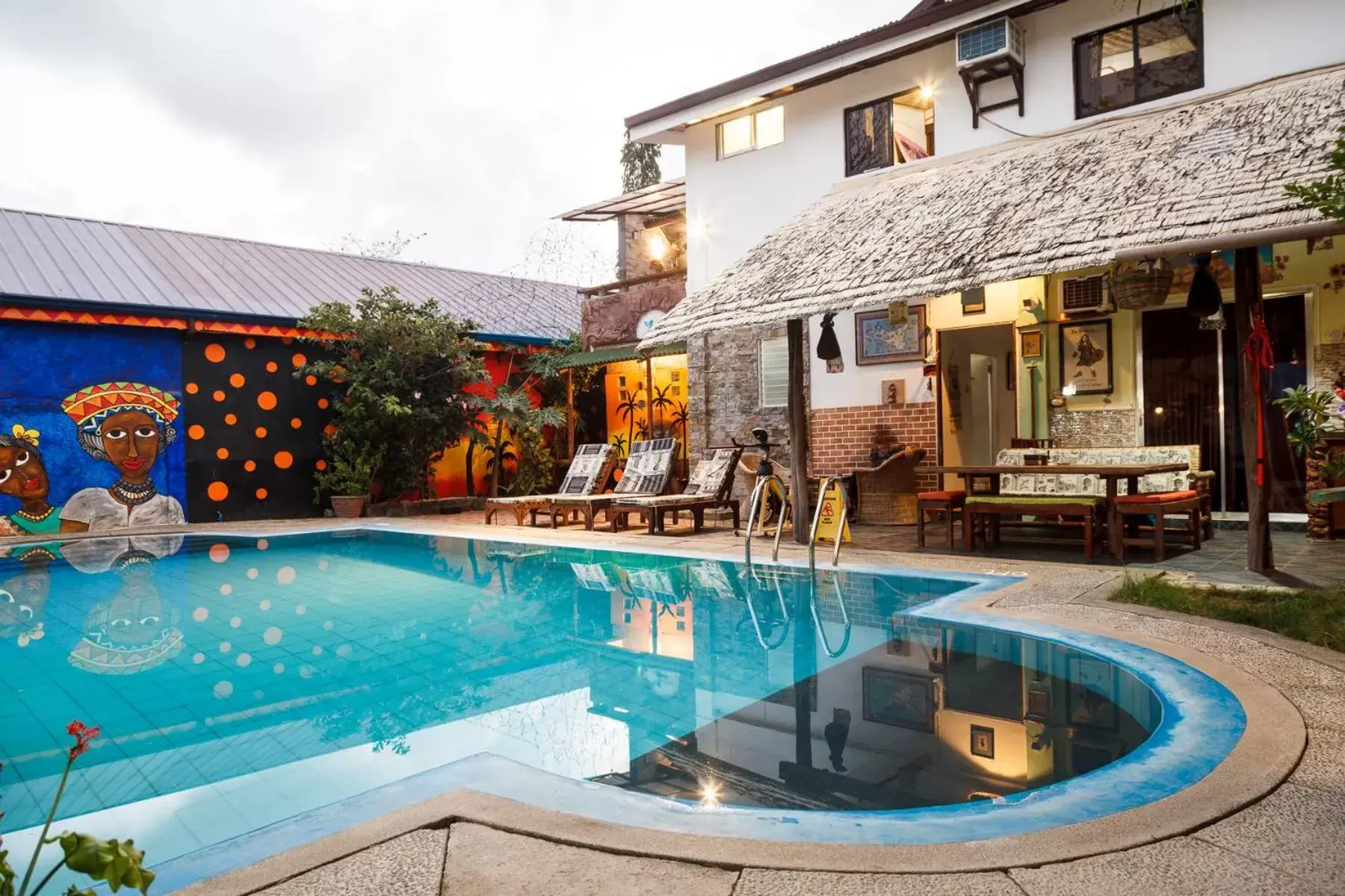 Swimming Pool in Lala Panzi Bed and Breakfast