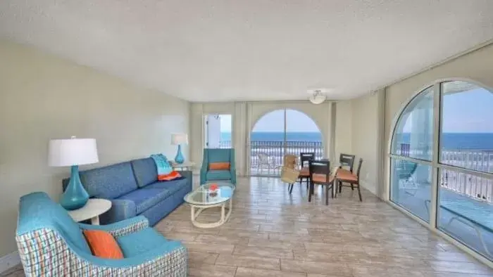 Living room in El Caribe Resort and Conference Center