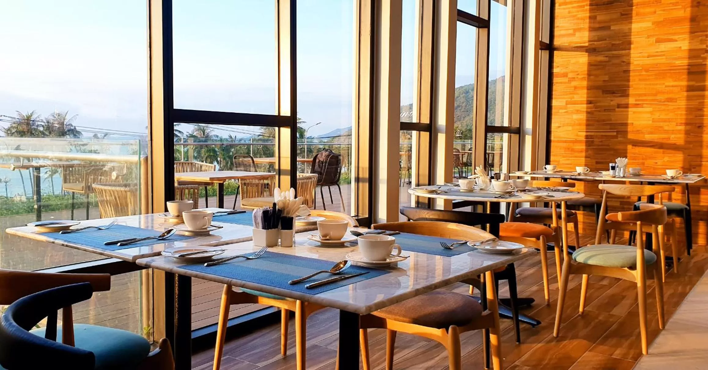Restaurant/places to eat in Anya Premier Beachfront Hotel Quy Nhon