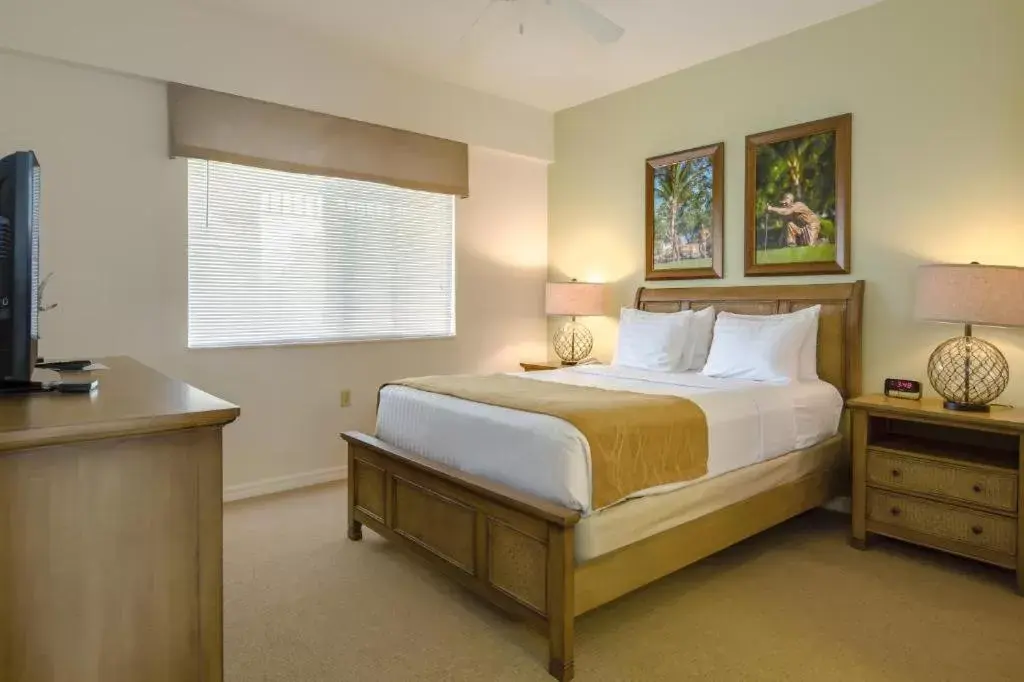 Bed in GreenLinks Golf Villas at Lely Resort