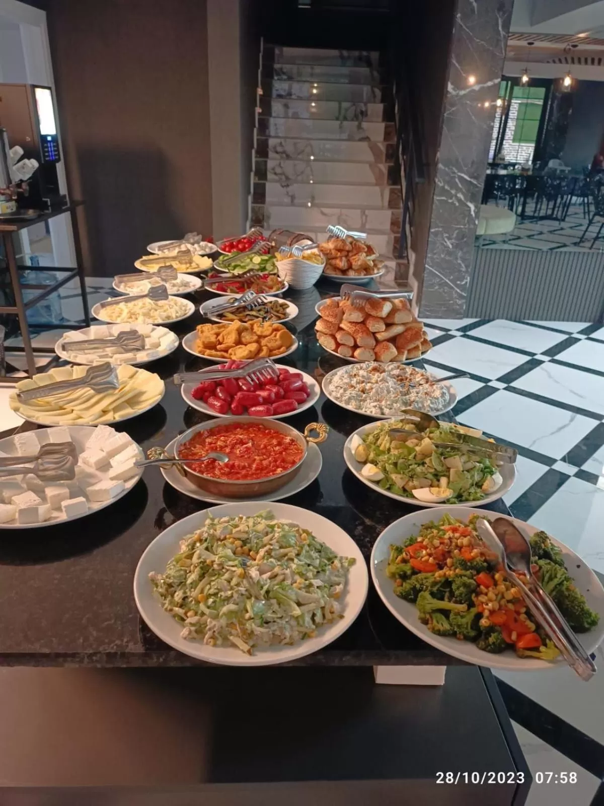 Restaurant/places to eat in Estera Hotel Silent