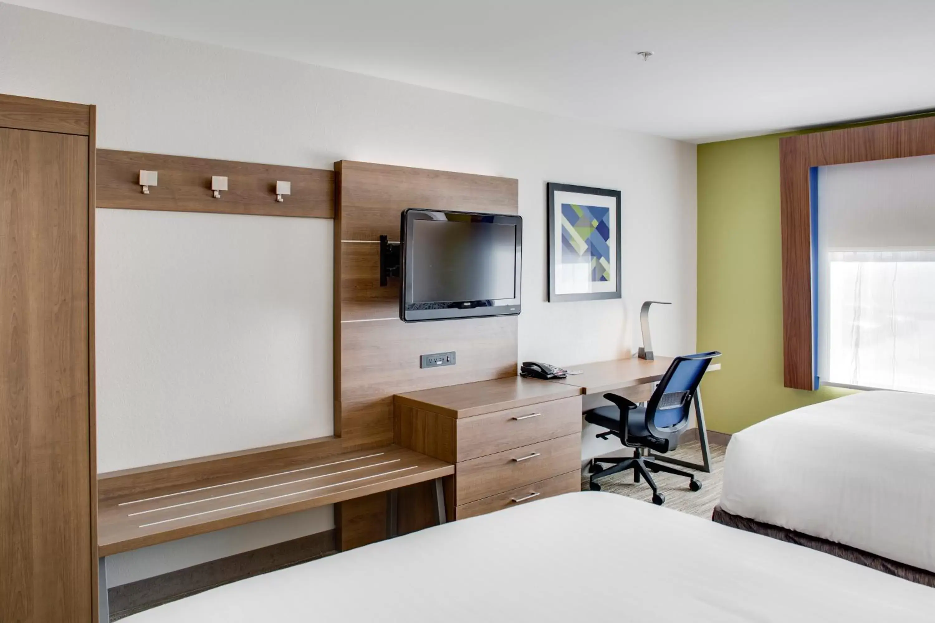 TV and multimedia, TV/Entertainment Center in Holiday Inn Express Hotel & Suites Chickasha, an IHG Hotel