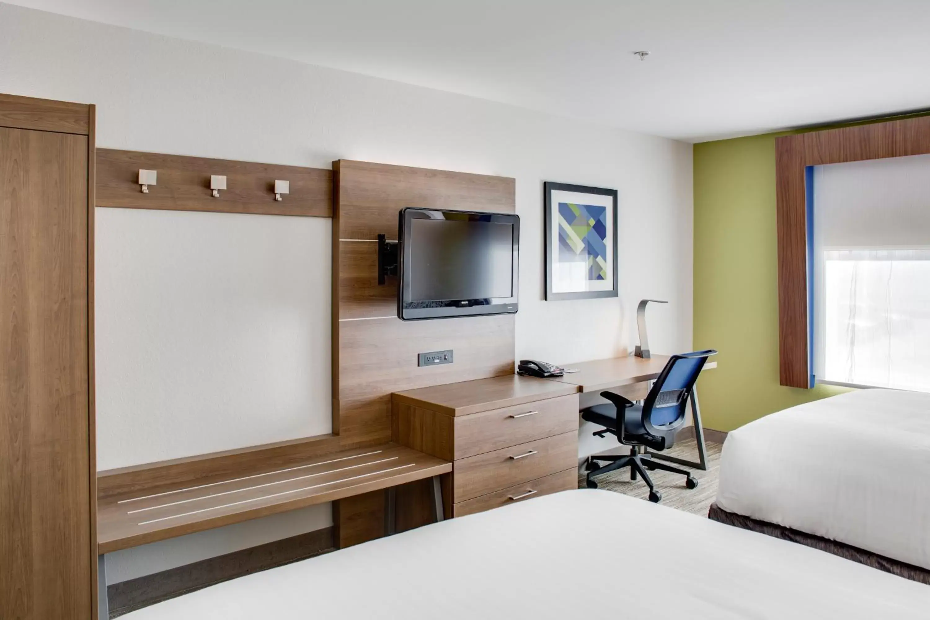 TV and multimedia, Bed in Holiday Inn Express Hotel & Suites Chickasha by IHG TV and multimedia, Bed in Holiday Inn Express Hotel & Suites Chickasha by IHG