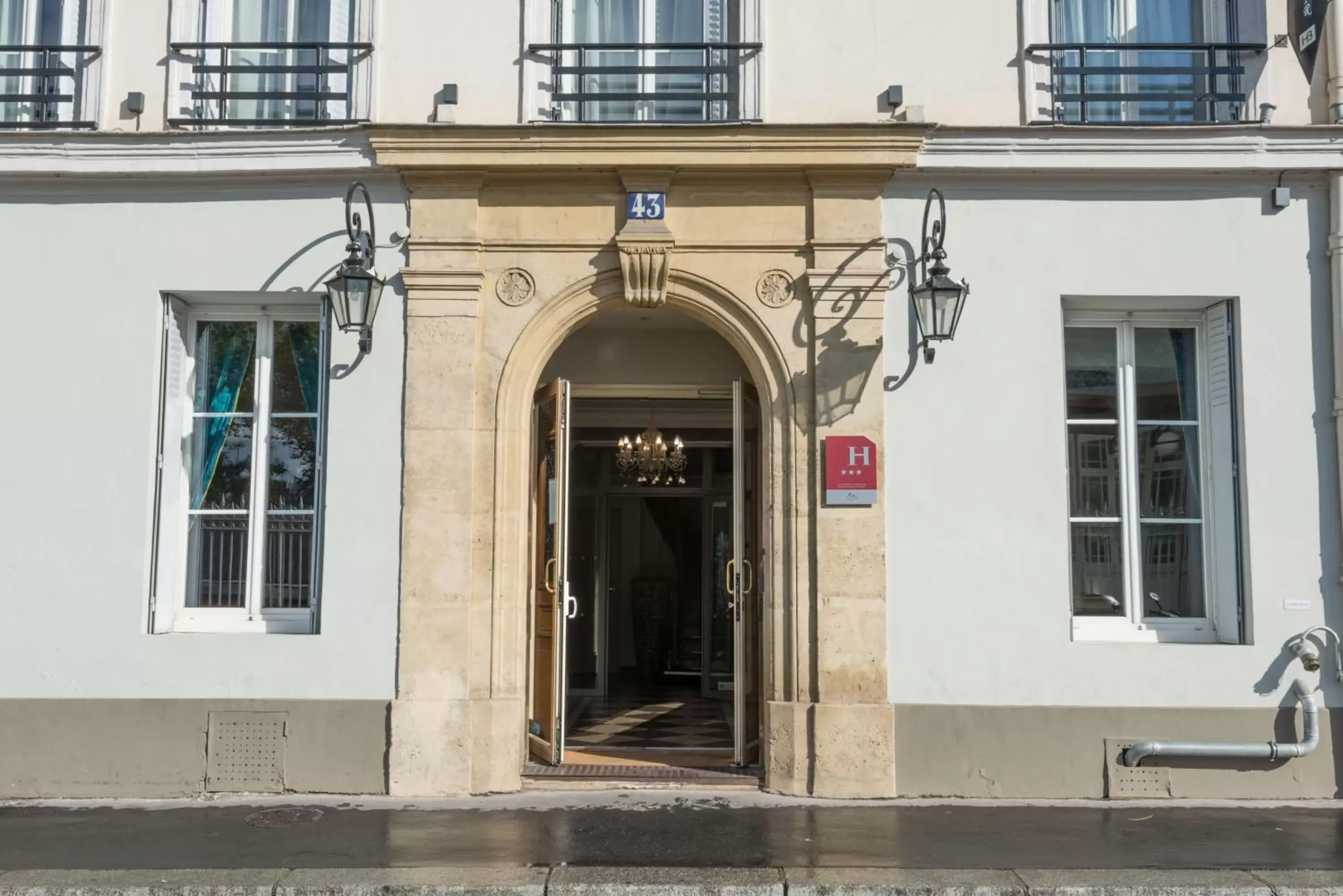 Facade/entrance in Hotel Beauvoir