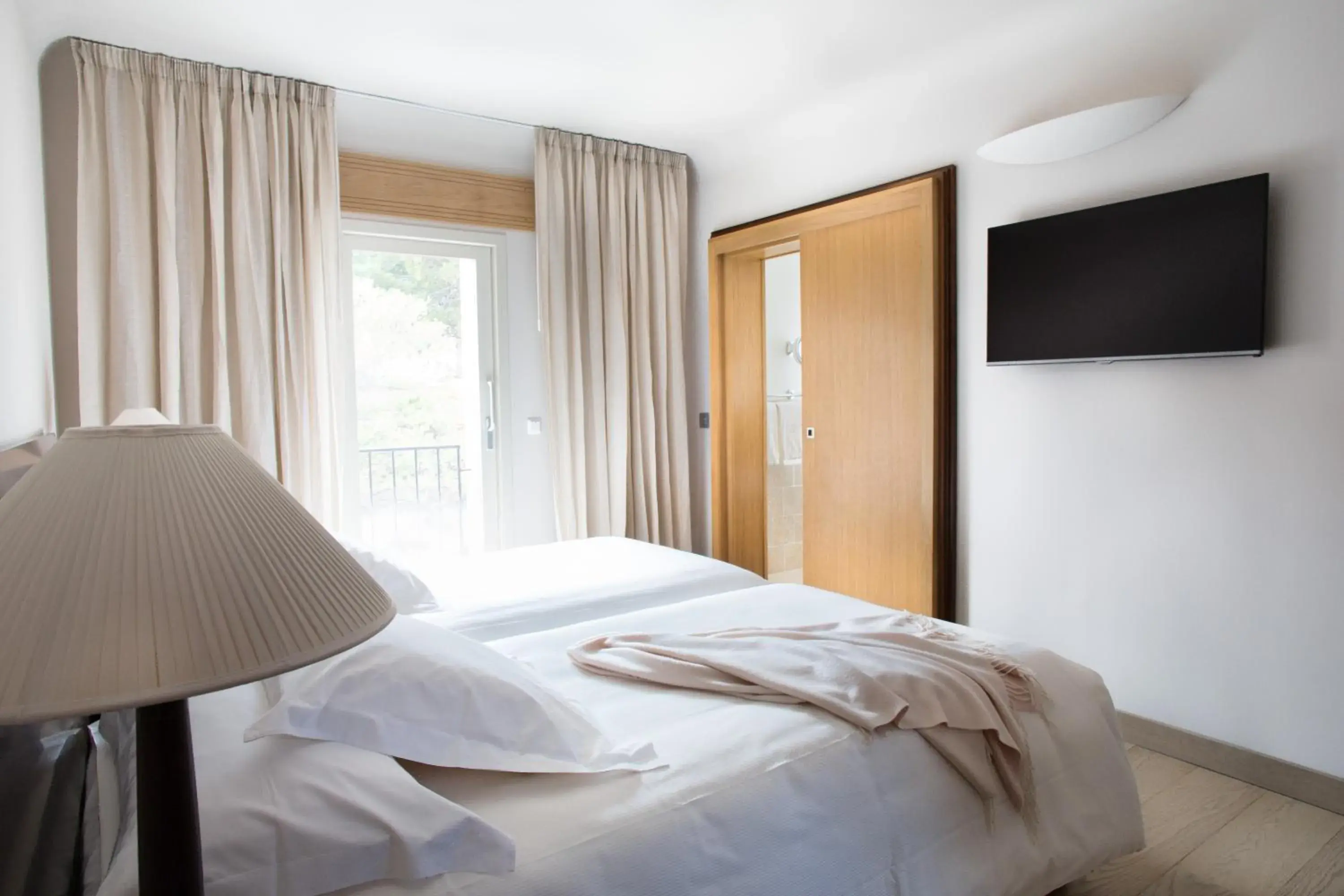 Bedroom, Bed in La Villa Calvi