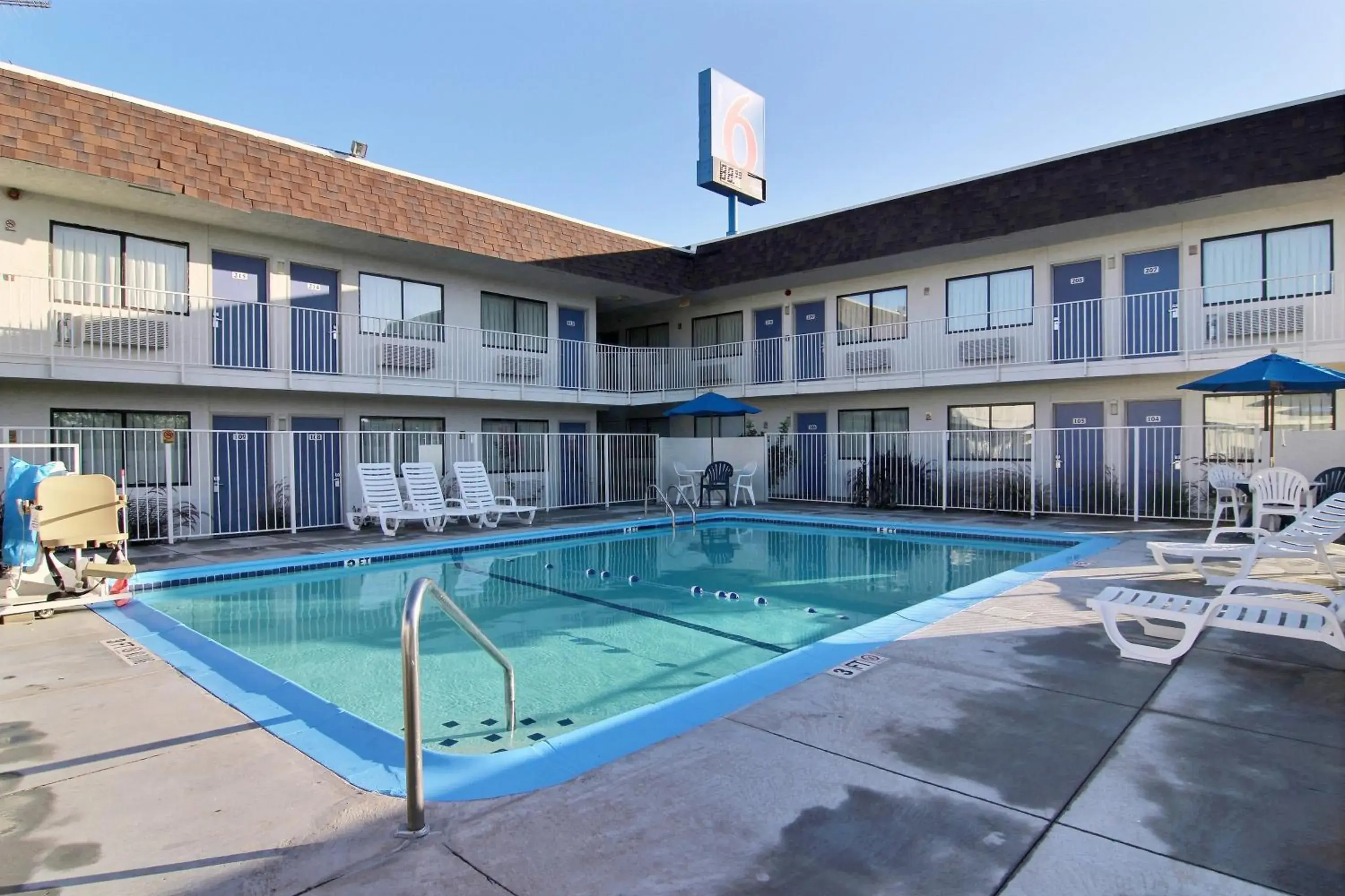 Swimming Pool in Motel 6 San Angelo, TX