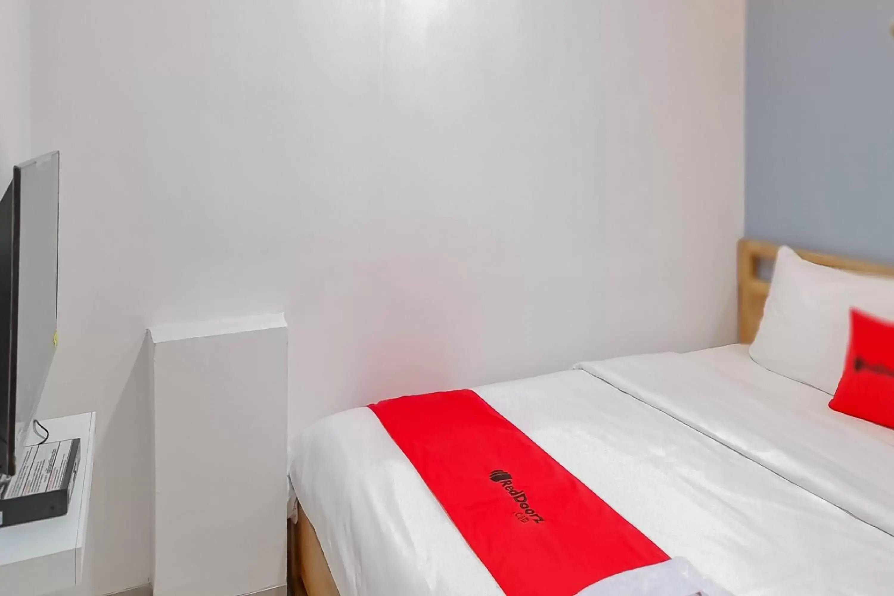 Bed in RedDoorz Plus @ Batutulis Bogor Bed in RedDoorz Plus @ Batutulis Bogor