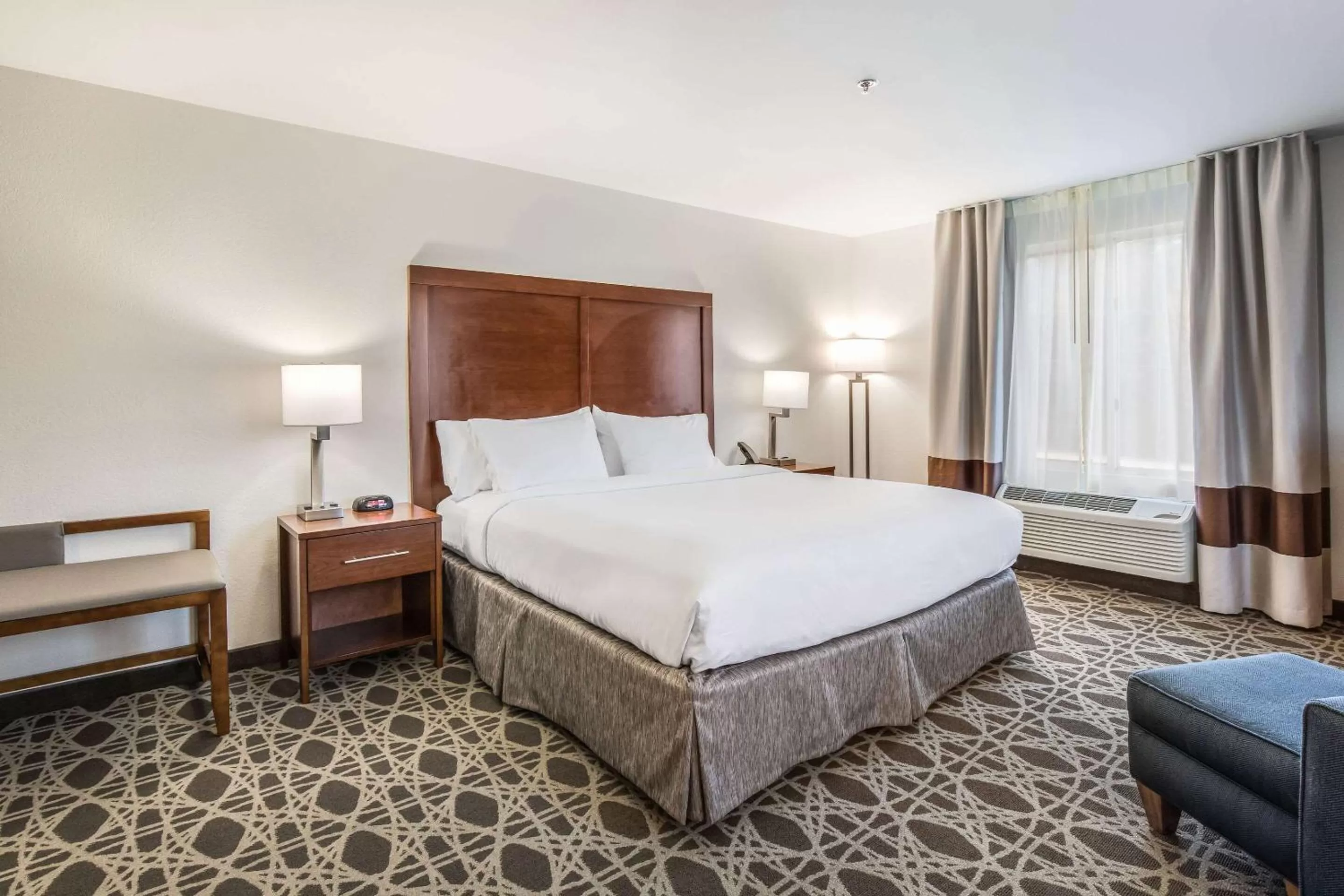 King Room with Accessible Tub - Accessible/Non-Smoking in Comfort Inn & Suites