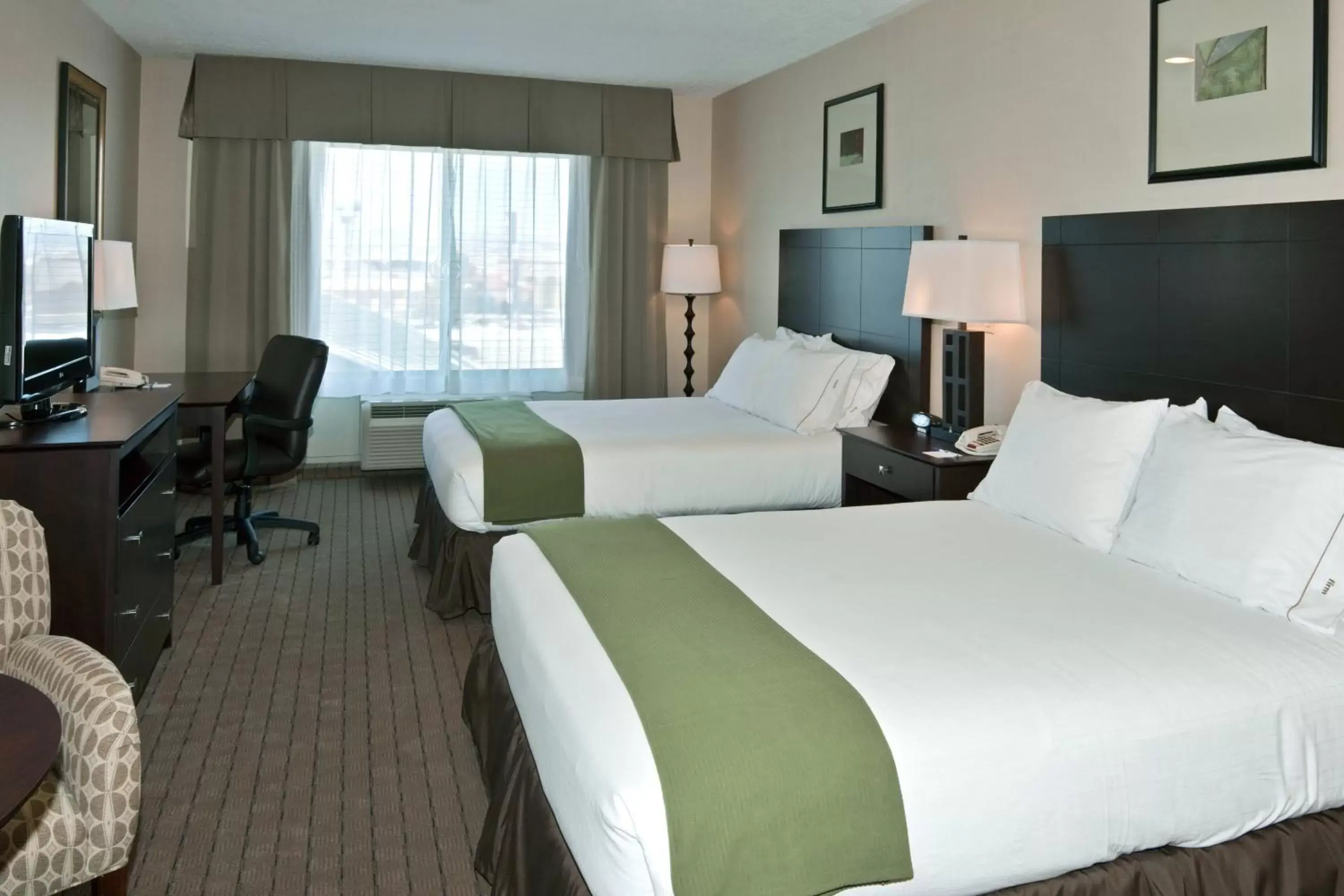 Bedroom, Bed in Holiday Inn Express Hotels Grants - Milan, an IHG Hotel